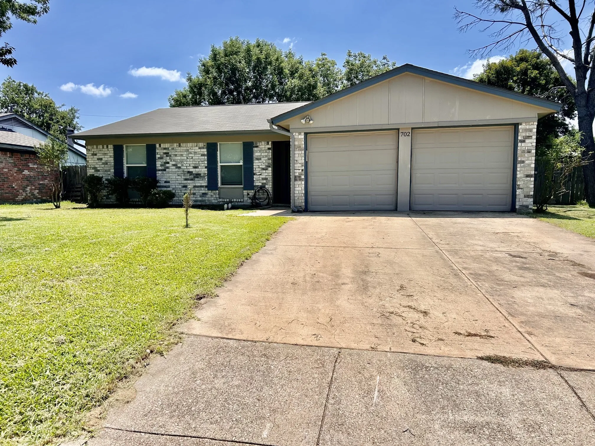 Single Family Residence For Sale in Tarrant County , 702 Meadowview Drive, Mansfield, Texas 76063, 3 Bedroom, 2 Bathroom, 2 Garage spaces, 1,379 Sqft, built in 1979, mls#21323254, Real Estate Agent in Mansfield, Homes For Sale in Tarrant county, Homes For Sale in Mansfield, Realtor in Mansfield Texas, Real Estate Brokerage Independent Realty Texas, Luminita Cordes Realtor