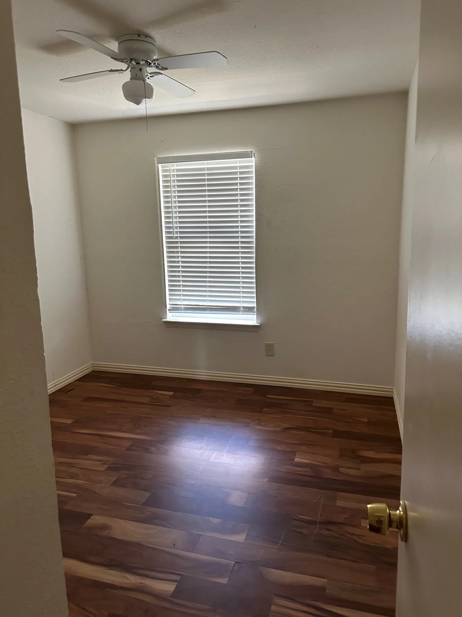 Single Family Residence For Sale in Tarrant County , 702 Meadowview Drive, Mansfield, Texas 76063, 3 Bedroom, 2 Bathroom, 2 Garage spaces, 1,379 Sqft, built in 1979, mls#21323254, Real Estate Agent in Mansfield, Homes For Sale in Tarrant county, Homes For Sale in Mansfield, Realtor in Mansfield Texas, Real Estate Brokerage Independent Realty Texas, Luminita Cordes Realtor