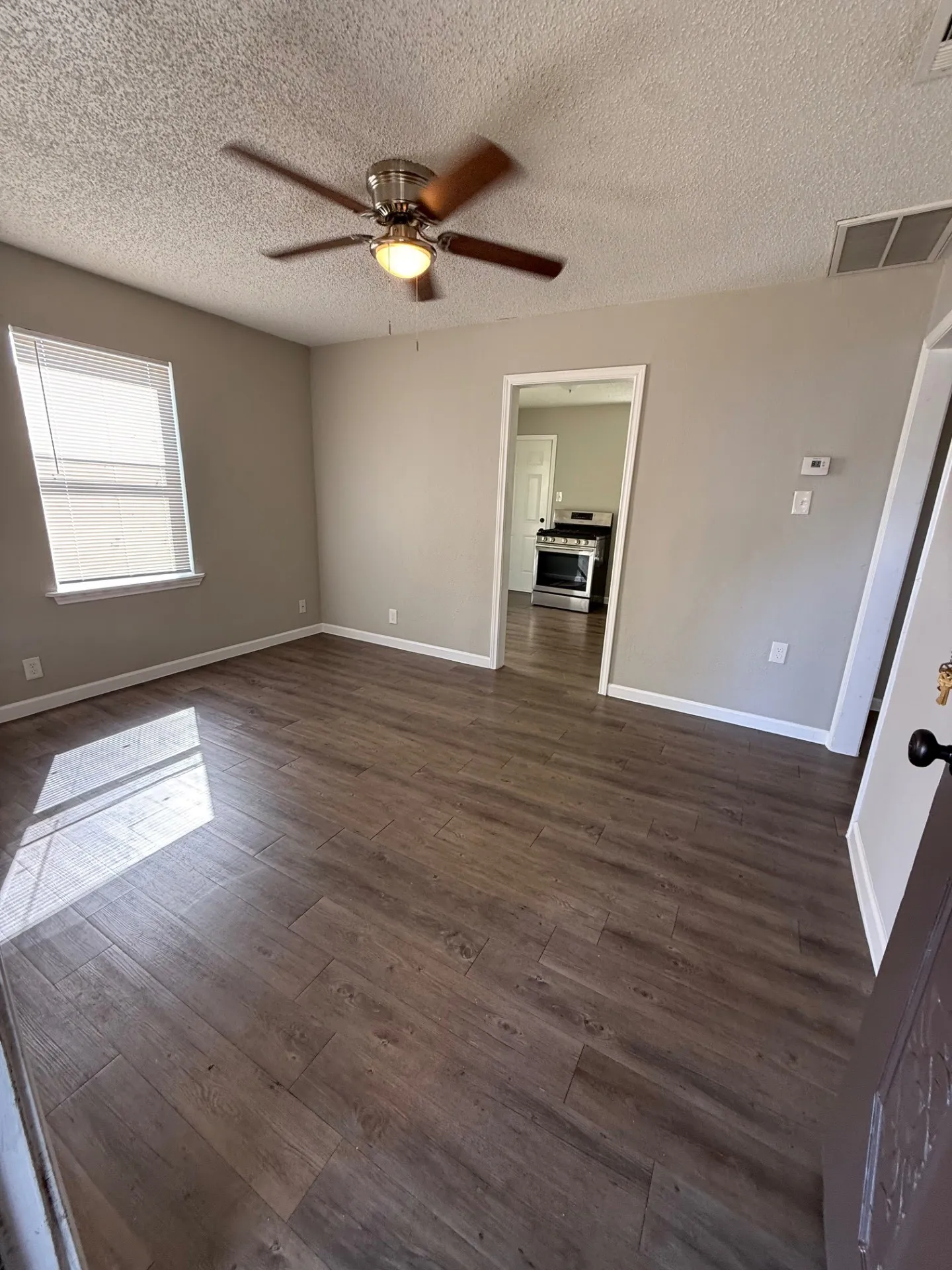 Single Family Residence For Sale in Tarrant County , 2417 Lowriemore Lane, Fort Worth, Texas 76105, 2 Bedroom, 1 Bathroom, 1 Garage spaces, 692 Sqft, built in 1950, mls#21325638, Real Estate Agent in Fort Worth, Homes For Sale in Tarrant county, Homes For Sale in Fort Worth, Realtor in Fort Worth Texas, Real Estate Brokerage Independent Realty Texas, Luminita Cordes Realtor