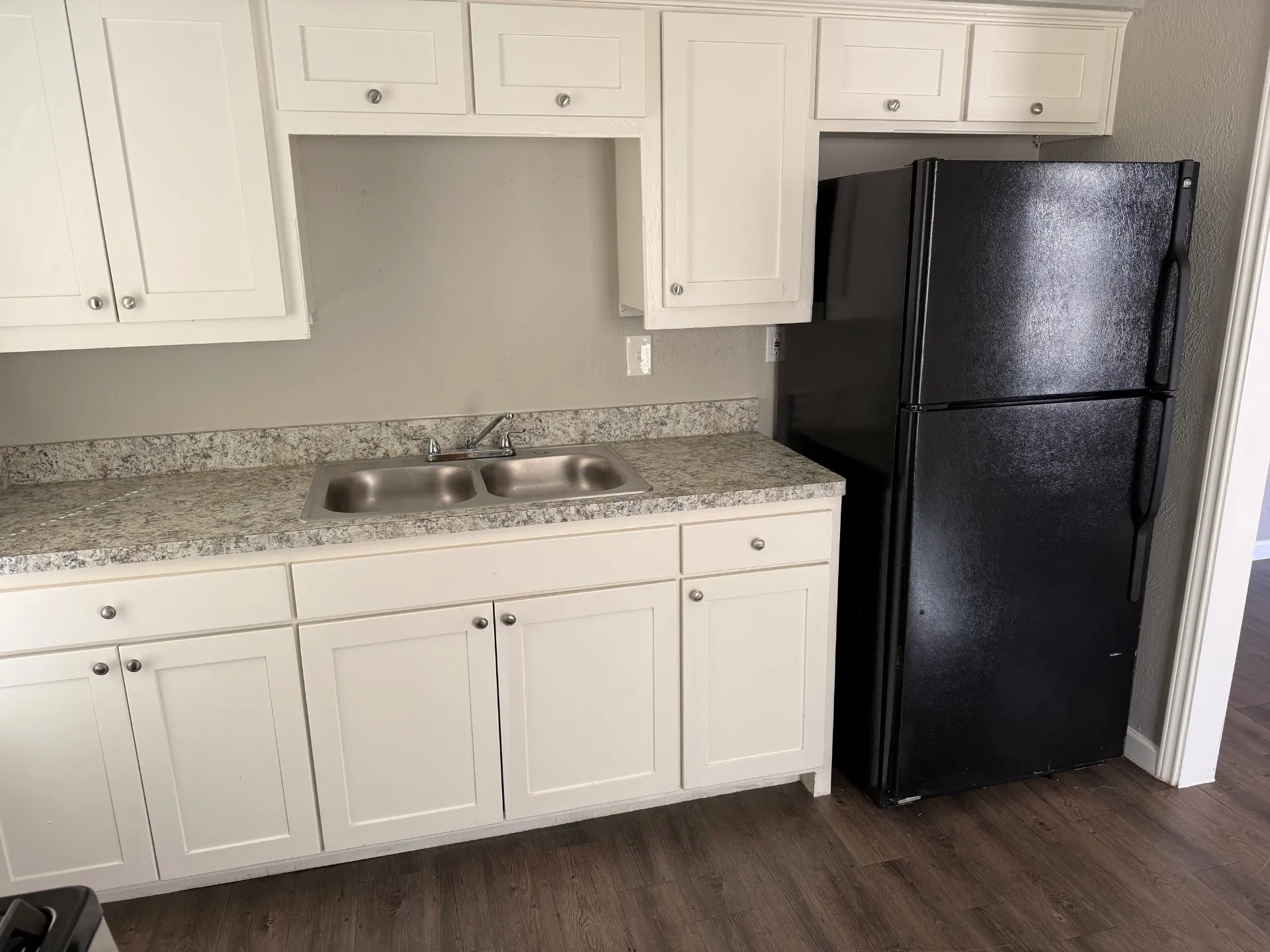 Single Family Residence For Sale in Tarrant County , 2417 Lowriemore Lane, Fort Worth, Texas 76105, 2 Bedroom, 1 Bathroom, 1 Garage spaces, 692 Sqft, built in 1950, mls#21325638, Real Estate Agent in Fort Worth, Homes For Sale in Tarrant county, Homes For Sale in Fort Worth, Realtor in Fort Worth Texas, Real Estate Brokerage Independent Realty Texas, Luminita Cordes Realtor