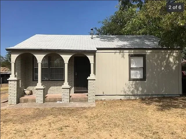 Single Family Residence For Sale in Tarrant County , 2417 Lowriemore Lane, Fort Worth, Texas 76105, 2 Bedroom, 1 Bathroom, 1 Garage spaces, 692 Sqft, built in 1950, mls#21325638, Real Estate Agent in Fort Worth, Homes For Sale in Tarrant county, Homes For Sale in Fort Worth, Realtor in Fort Worth Texas, Real Estate Brokerage Independent Realty Texas, Luminita Cordes Realtor