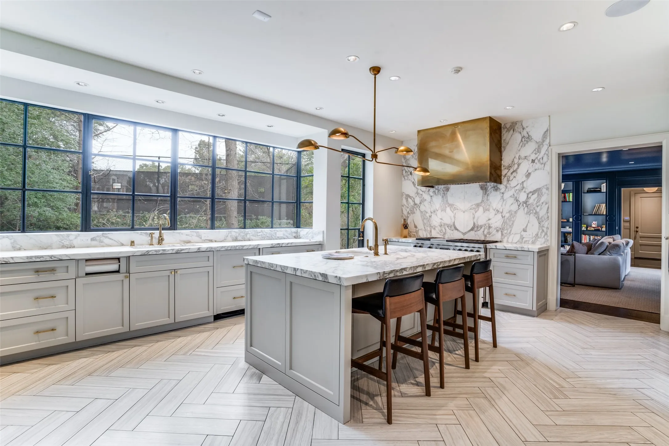 Calacatta Vagli marble counters in the kitchen