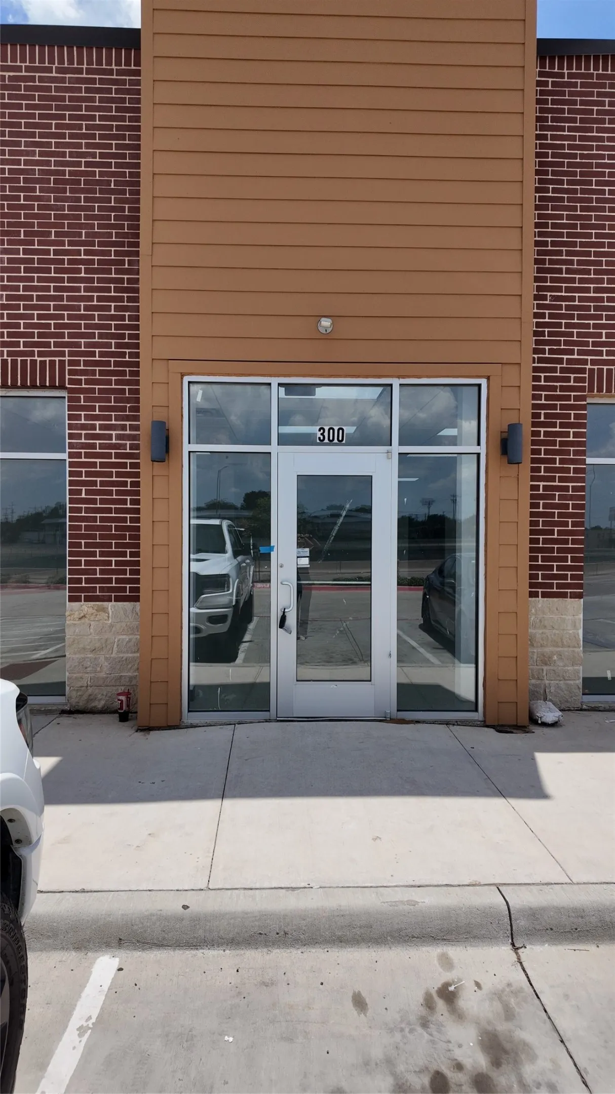 Business For Rent in Tarrant County , 121 W AIRPORT Freeway 300, Euless, Texas 76040, 0, 0, Garage spaces, 5,280 Sqft, built in 2024, Price $3,250, mls#21325627, Real Estate Agent in Euless, Homes For Rent in Tarrant county, Homes For Rent in Euless, Realtor in Euless Texas, Real Estate Brokerage Independent Realty Texas, Luminita Cordes Realtor