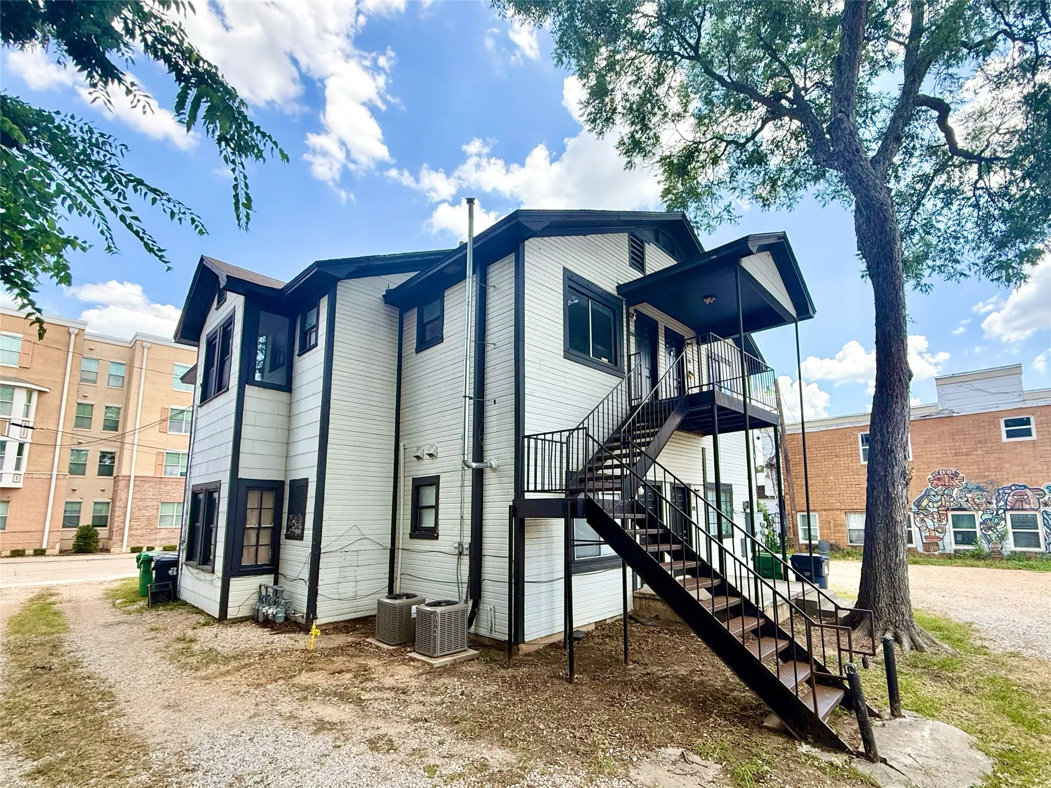 Apartment For Rent in Denton County , 107 Fry Street 205, Denton, Texas 76201, 1 Bedroom, 1 Bathroom, Garage spaces, 958 Sqft, built in 1950, mls#21325651, Real Estate Agent in Denton, Homes For Rent in Denton county, Homes For Rent in Denton, Realtor in Denton Texas, Real Estate Brokerage Independent Realty Texas, Luminita Cordes Realtor