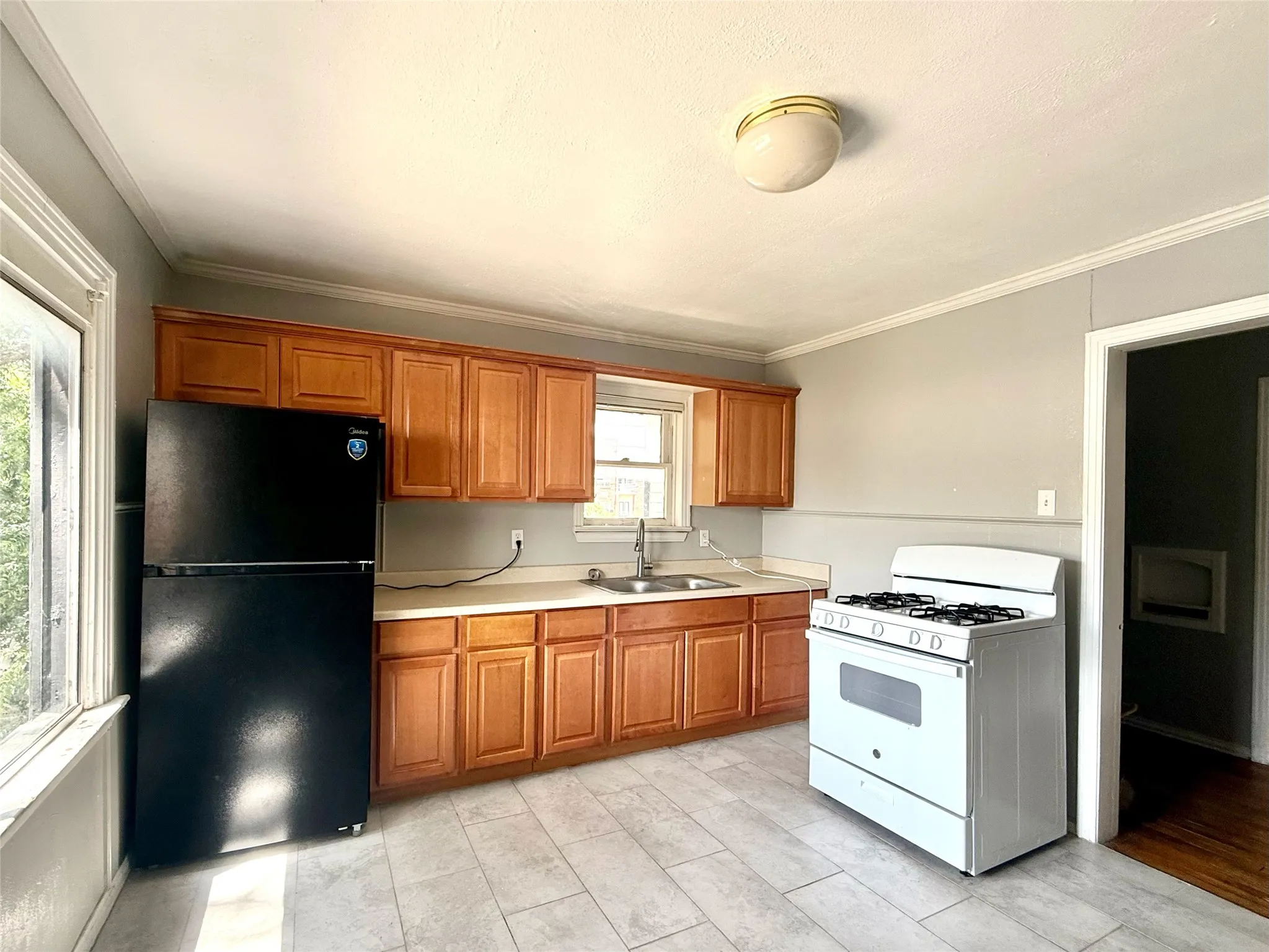 Apartment For Rent in Denton County , 107 Fry Street 205, Denton, Texas 76201, 1 Bedroom, 1 Bathroom, Garage spaces, 958 Sqft, built in 1950, mls#21325651, Real Estate Agent in Denton, Homes For Rent in Denton county, Homes For Rent in Denton, Realtor in Denton Texas, Real Estate Brokerage Independent Realty Texas, Luminita Cordes Realtor