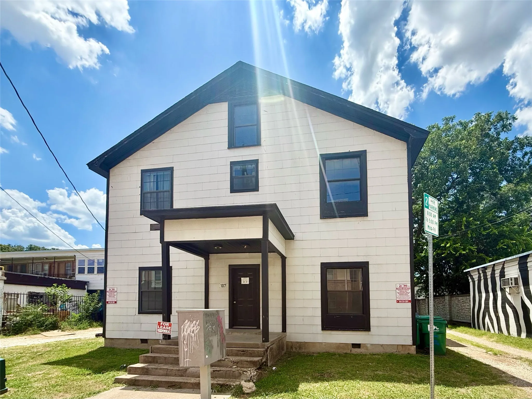 Apartment For Rent in Denton County , 107 Fry Street 205, Denton, Texas 76201, 1 Bedroom, 1 Bathroom, Garage spaces, 958 Sqft, built in 1950, mls#21325651, Real Estate Agent in Denton, Homes For Rent in Denton county, Homes For Rent in Denton, Realtor in Denton Texas, Real Estate Brokerage Independent Realty Texas, Luminita Cordes Realtor