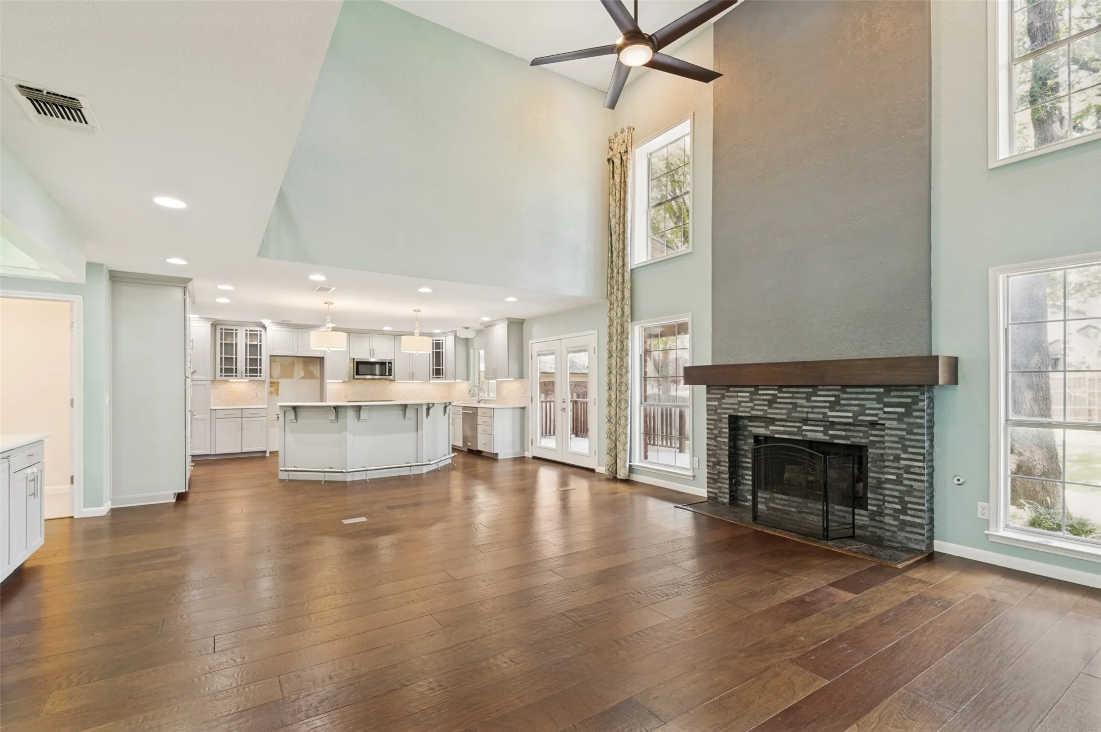 Single Family Residence For Sale in Tarrant County , 4339 Windswept Lane, Grapevine, Texas 76051, 5 Bedroom, 4 Bathroom, 2 Garage spaces, 3,046 Sqft, built in 1989, mls#21312187, Real Estate Agent in Grapevine, Homes For Sale in Tarrant county, Homes For Sale in Grapevine, Realtor in Grapevine Texas, Real Estate Brokerage Independent Realty Texas, Luminita Cordes Realtor