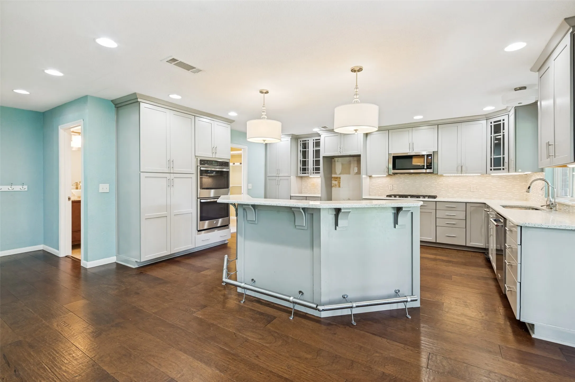 Single Family Residence For Sale in Tarrant County , 4339 Windswept Lane, Grapevine, Texas 76051, 5 Bedroom, 4 Bathroom, 2 Garage spaces, 3,046 Sqft, built in 1989, mls#21312187, Real Estate Agent in Grapevine, Homes For Sale in Tarrant county, Homes For Sale in Grapevine, Realtor in Grapevine Texas, Real Estate Brokerage Independent Realty Texas, Luminita Cordes Realtor