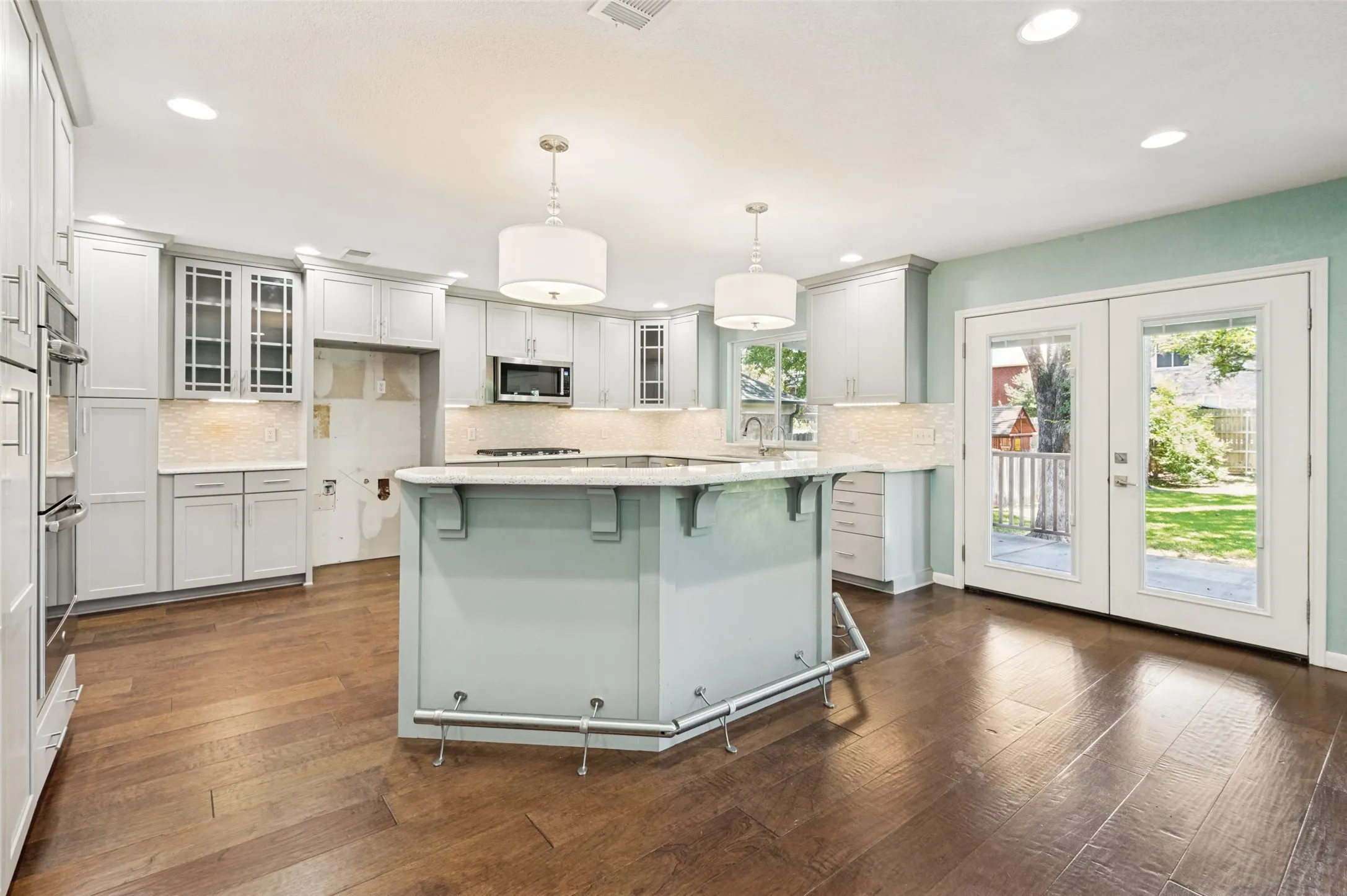 Single Family Residence For Sale in Tarrant County , 4339 Windswept Lane, Grapevine, Texas 76051, 5 Bedroom, 4 Bathroom, 2 Garage spaces, 3,046 Sqft, built in 1989, mls#21312187, Real Estate Agent in Grapevine, Homes For Sale in Tarrant county, Homes For Sale in Grapevine, Realtor in Grapevine Texas, Real Estate Brokerage Independent Realty Texas, Luminita Cordes Realtor