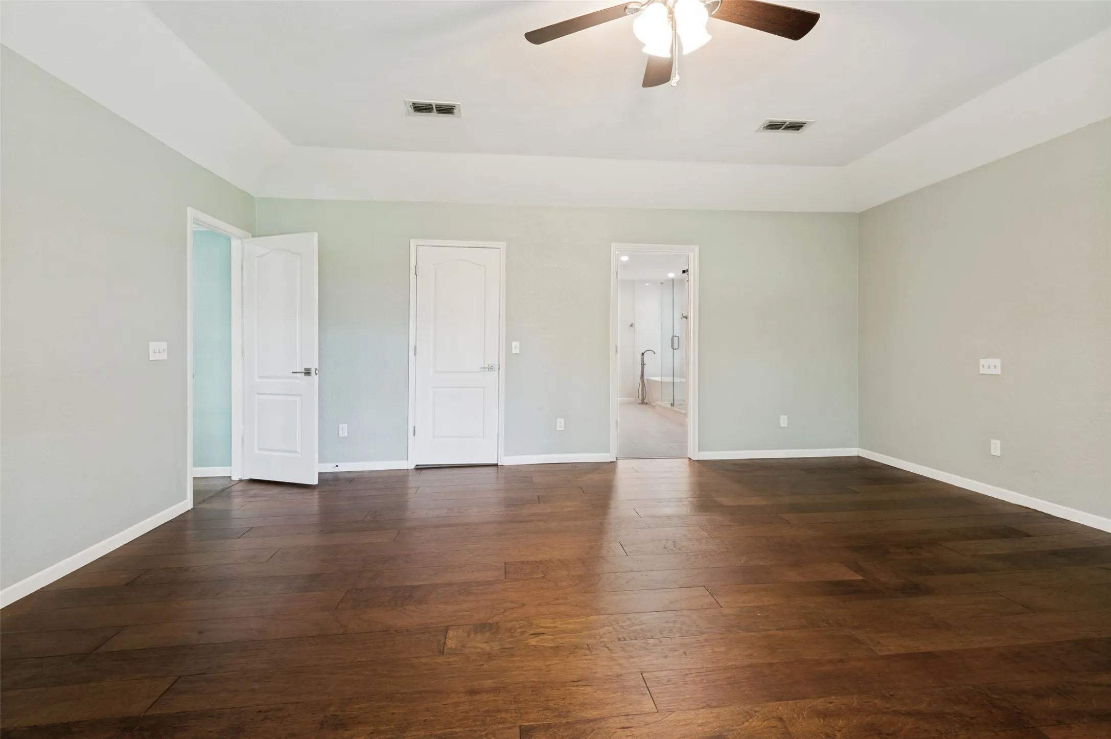 Single Family Residence For Sale in Tarrant County , 4339 Windswept Lane, Grapevine, Texas 76051, 5 Bedroom, 4 Bathroom, 2 Garage spaces, 3,046 Sqft, built in 1989, mls#21312187, Real Estate Agent in Grapevine, Homes For Sale in Tarrant county, Homes For Sale in Grapevine, Realtor in Grapevine Texas, Real Estate Brokerage Independent Realty Texas, Luminita Cordes Realtor