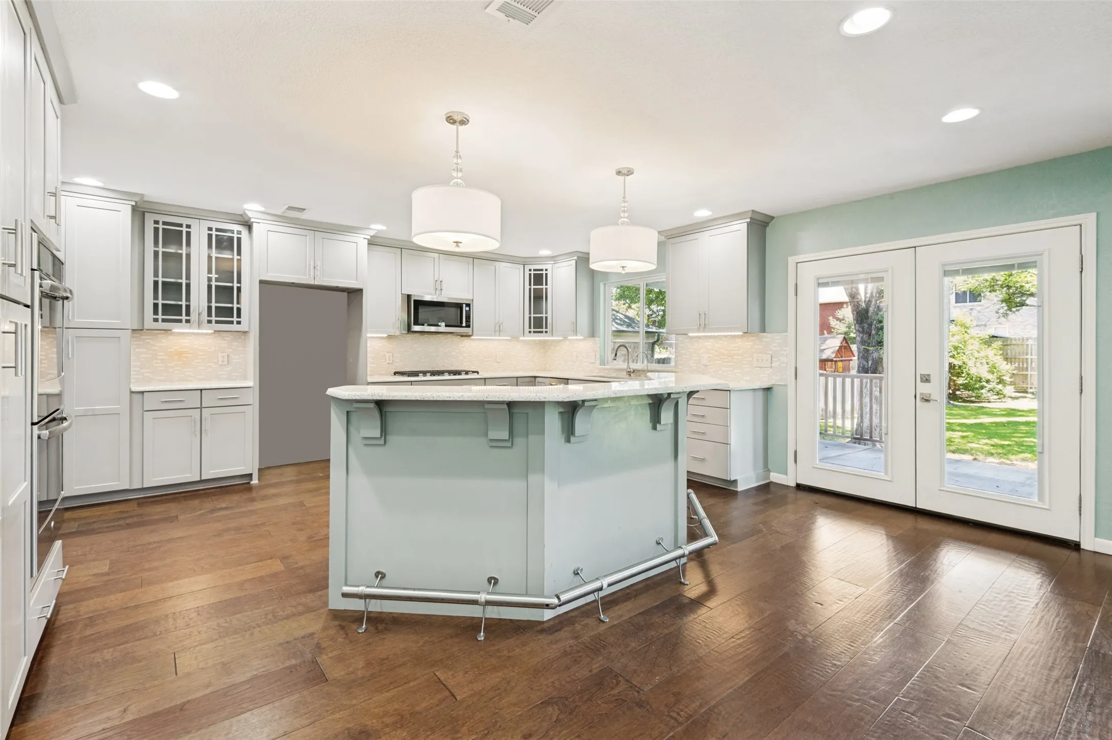 Single Family Residence For Sale in Tarrant County , 4339 Windswept Lane, Grapevine, Texas 76051, 5 Bedroom, 4 Bathroom, 2 Garage spaces, 3,046 Sqft, built in 1989, mls#21312187, Real Estate Agent in Grapevine, Homes For Sale in Tarrant county, Homes For Sale in Grapevine, Realtor in Grapevine Texas, Real Estate Brokerage Independent Realty Texas, Luminita Cordes Realtor