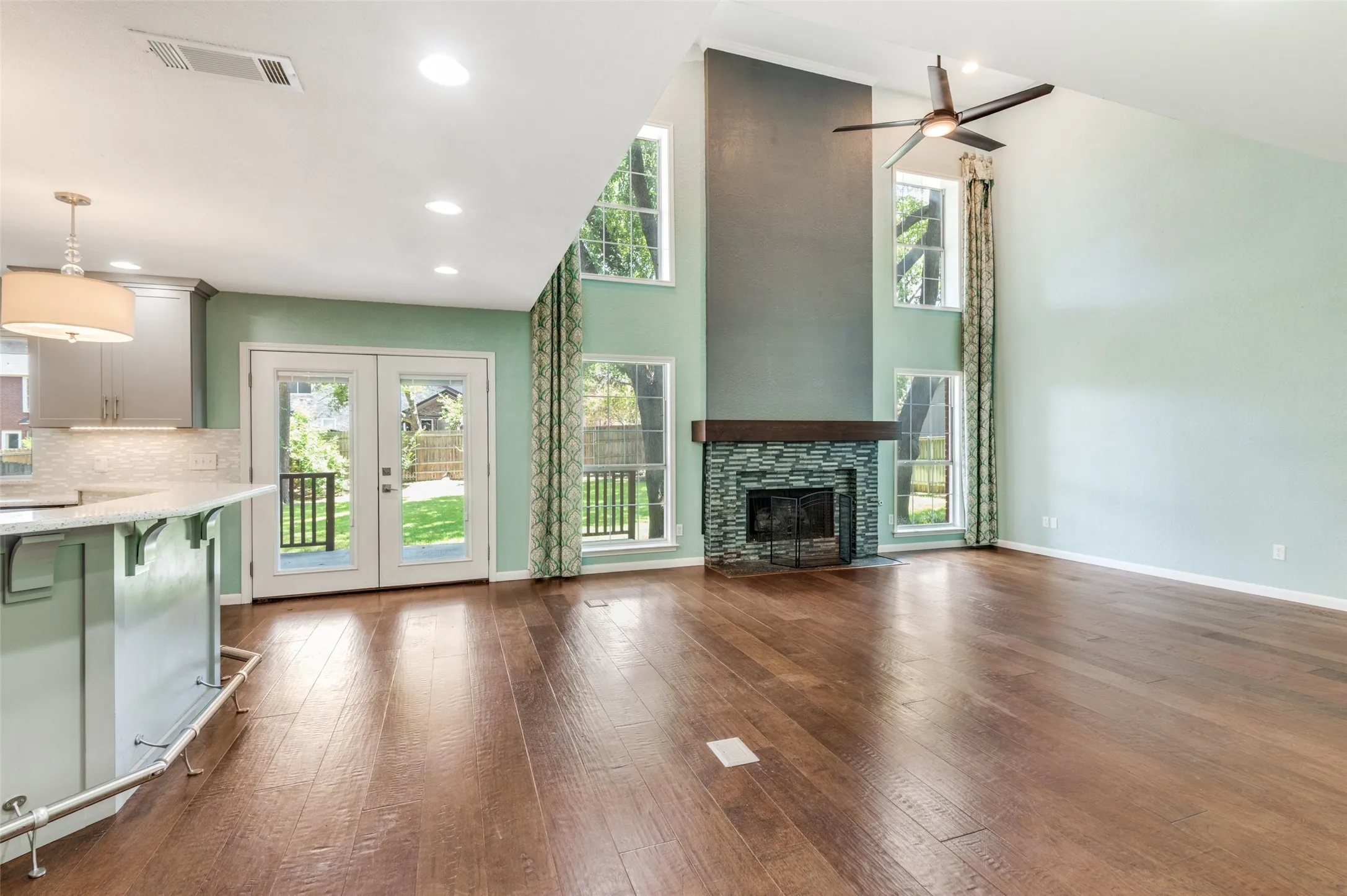 Single Family Residence For Sale in Tarrant County , 4339 Windswept Lane, Grapevine, Texas 76051, 5 Bedroom, 4 Bathroom, 2 Garage spaces, 3,046 Sqft, built in 1989, mls#21312187, Real Estate Agent in Grapevine, Homes For Sale in Tarrant county, Homes For Sale in Grapevine, Realtor in Grapevine Texas, Real Estate Brokerage Independent Realty Texas, Luminita Cordes Realtor