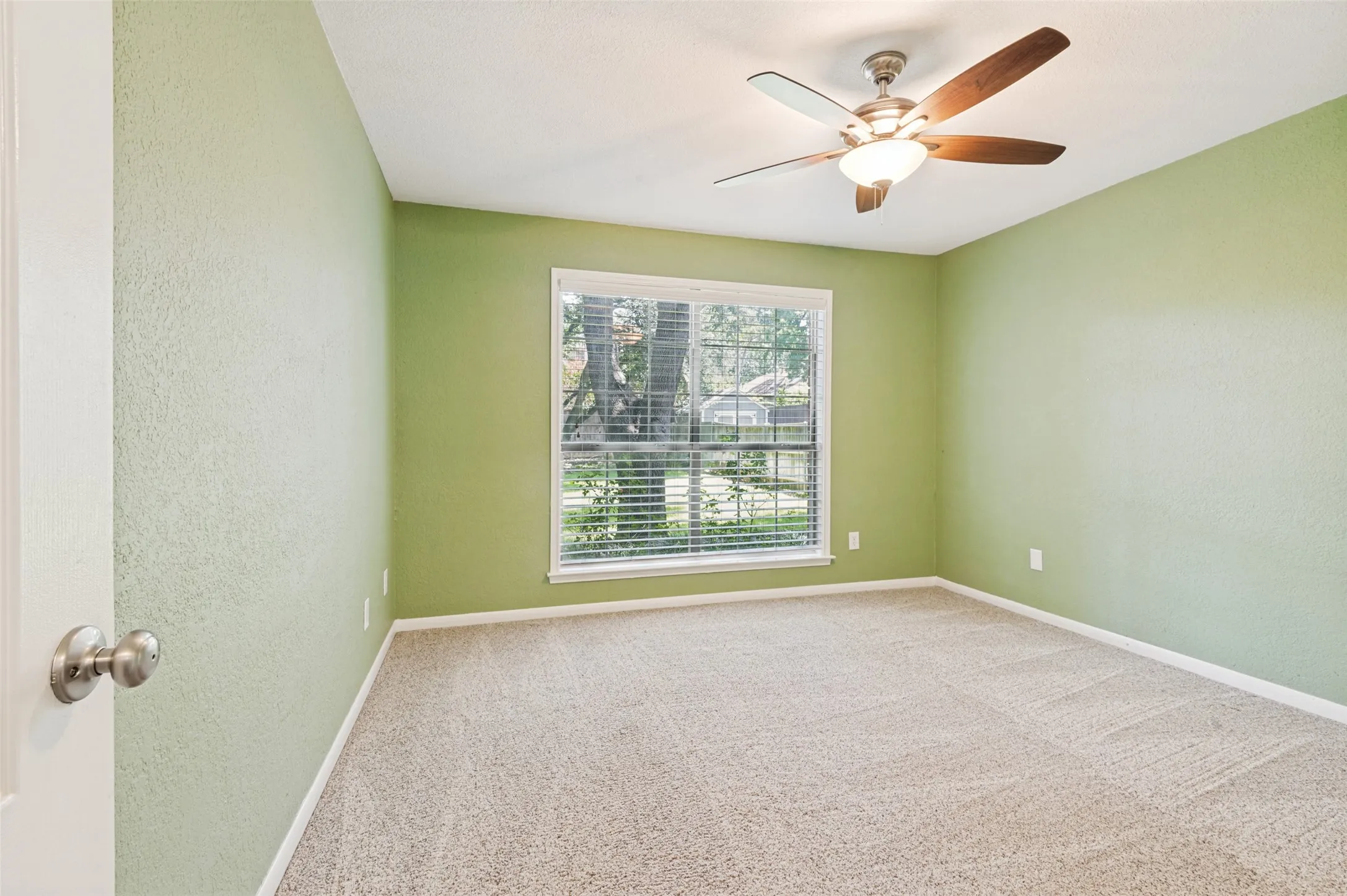 Single Family Residence For Sale in Tarrant County , 4339 Windswept Lane, Grapevine, Texas 76051, 5 Bedroom, 4 Bathroom, 2 Garage spaces, 3,046 Sqft, built in 1989, mls#21312187, Real Estate Agent in Grapevine, Homes For Sale in Tarrant county, Homes For Sale in Grapevine, Realtor in Grapevine Texas, Real Estate Brokerage Independent Realty Texas, Luminita Cordes Realtor