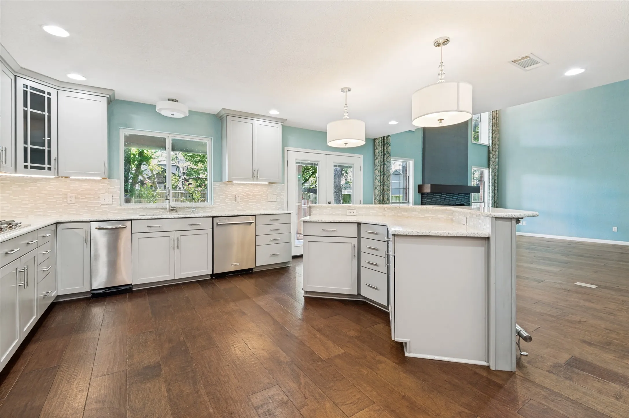 Single Family Residence For Sale in Tarrant County , 4339 Windswept Lane, Grapevine, Texas 76051, 5 Bedroom, 4 Bathroom, 2 Garage spaces, 3,046 Sqft, built in 1989, mls#21312187, Real Estate Agent in Grapevine, Homes For Sale in Tarrant county, Homes For Sale in Grapevine, Realtor in Grapevine Texas, Real Estate Brokerage Independent Realty Texas, Luminita Cordes Realtor