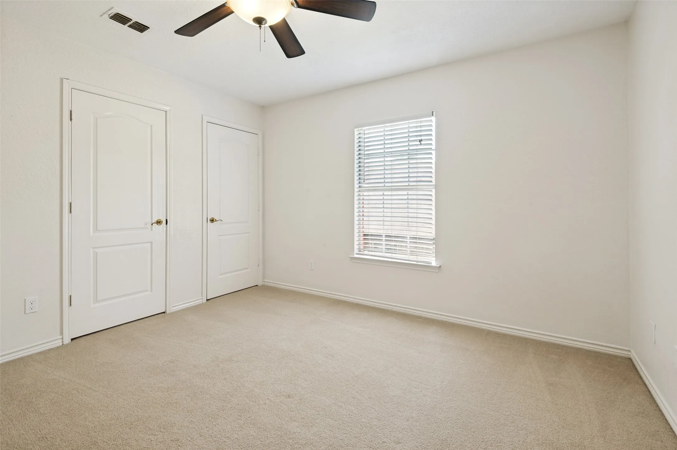 Single Family Residence For Sale in Tarrant County , 4339 Windswept Lane, Grapevine, Texas 76051, 5 Bedroom, 4 Bathroom, 2 Garage spaces, 3,046 Sqft, built in 1989, mls#21312187, Real Estate Agent in Grapevine, Homes For Sale in Tarrant county, Homes For Sale in Grapevine, Realtor in Grapevine Texas, Real Estate Brokerage Independent Realty Texas, Luminita Cordes Realtor