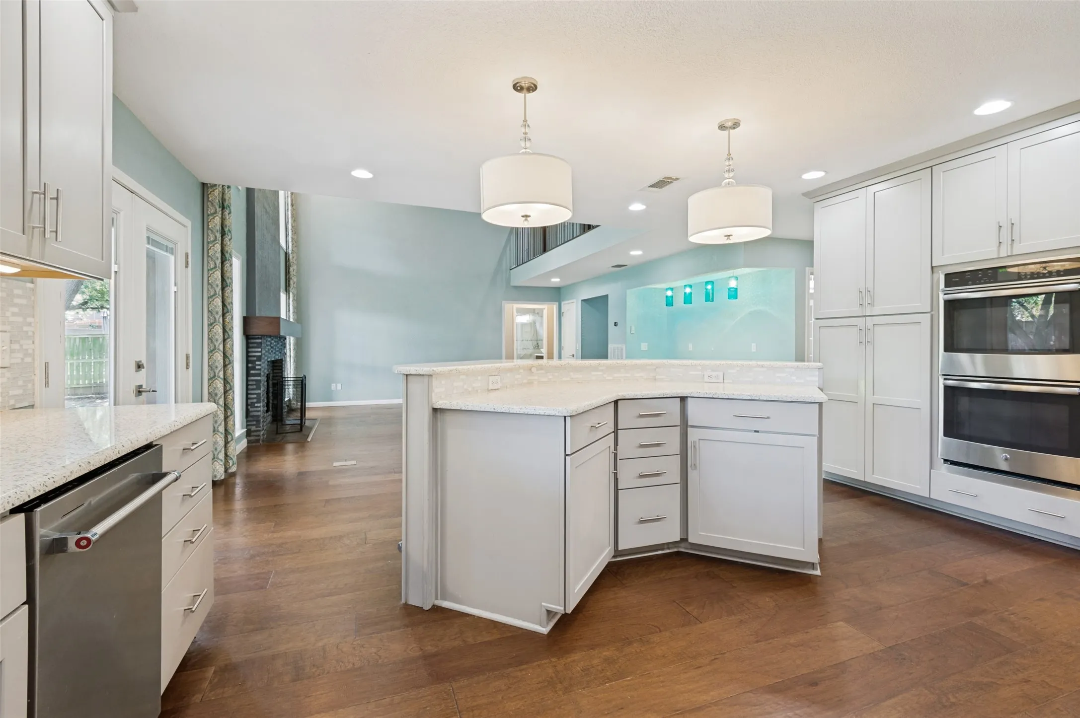 Single Family Residence For Sale in Tarrant County , 4339 Windswept Lane, Grapevine, Texas 76051, 5 Bedroom, 4 Bathroom, 2 Garage spaces, 3,046 Sqft, built in 1989, mls#21312187, Real Estate Agent in Grapevine, Homes For Sale in Tarrant county, Homes For Sale in Grapevine, Realtor in Grapevine Texas, Real Estate Brokerage Independent Realty Texas, Luminita Cordes Realtor