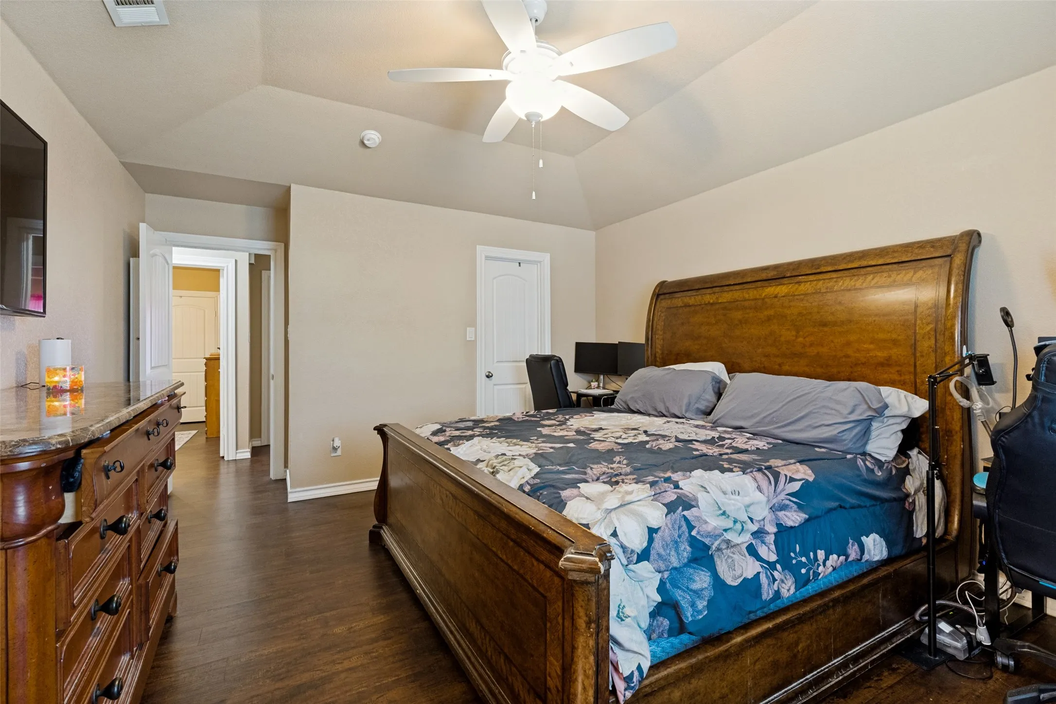 Single Family Residence For Sale in Tarrant County , 625 Park Center Boulevard, Saginaw, Texas 76179, 3 Bedroom, 2 Bathroom, 2 Garage spaces, 1,509 Sqft, built in 1980, mls#21325447, Real Estate Agent in Saginaw, Homes For Sale in Tarrant county, Homes For Sale in Saginaw, Realtor in Saginaw Texas, Real Estate Brokerage Independent Realty Texas, Luminita Cordes Realtor