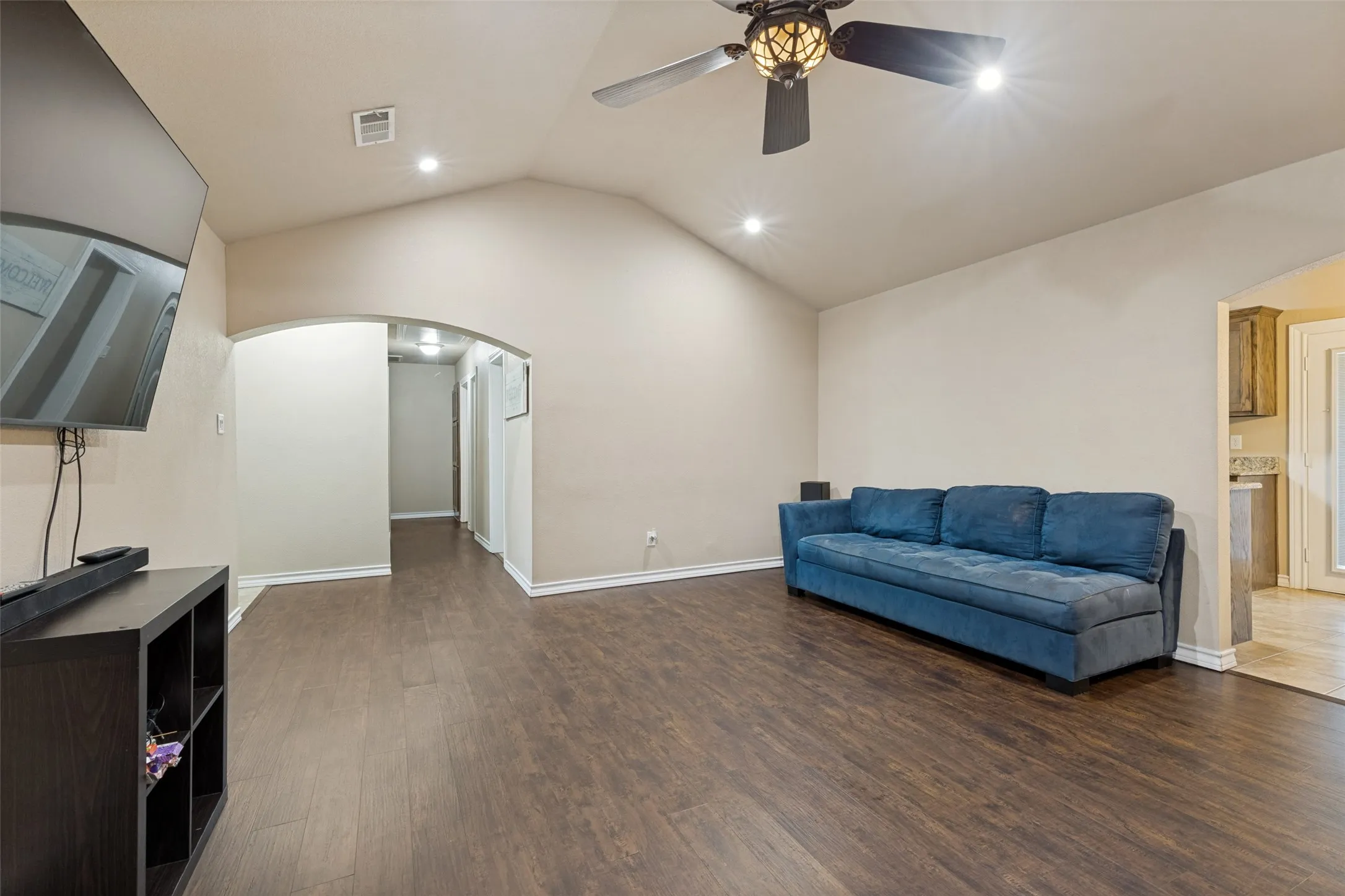 Single Family Residence For Sale in Tarrant County , 625 Park Center Boulevard, Saginaw, Texas 76179, 3 Bedroom, 2 Bathroom, 2 Garage spaces, 1,509 Sqft, built in 1980, mls#21325447, Real Estate Agent in Saginaw, Homes For Sale in Tarrant county, Homes For Sale in Saginaw, Realtor in Saginaw Texas, Real Estate Brokerage Independent Realty Texas, Luminita Cordes Realtor