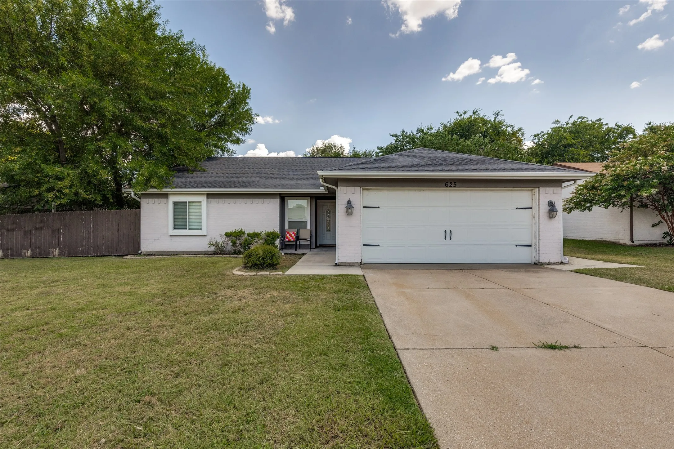 Single Family Residence For Sale in Tarrant County , 625 Park Center Boulevard, Saginaw, Texas 76179, 3 Bedroom, 2 Bathroom, 2 Garage spaces, 1,509 Sqft, built in 1980, mls#21325447, Real Estate Agent in Saginaw, Homes For Sale in Tarrant county, Homes For Sale in Saginaw, Realtor in Saginaw Texas, Real Estate Brokerage Independent Realty Texas, Luminita Cordes Realtor