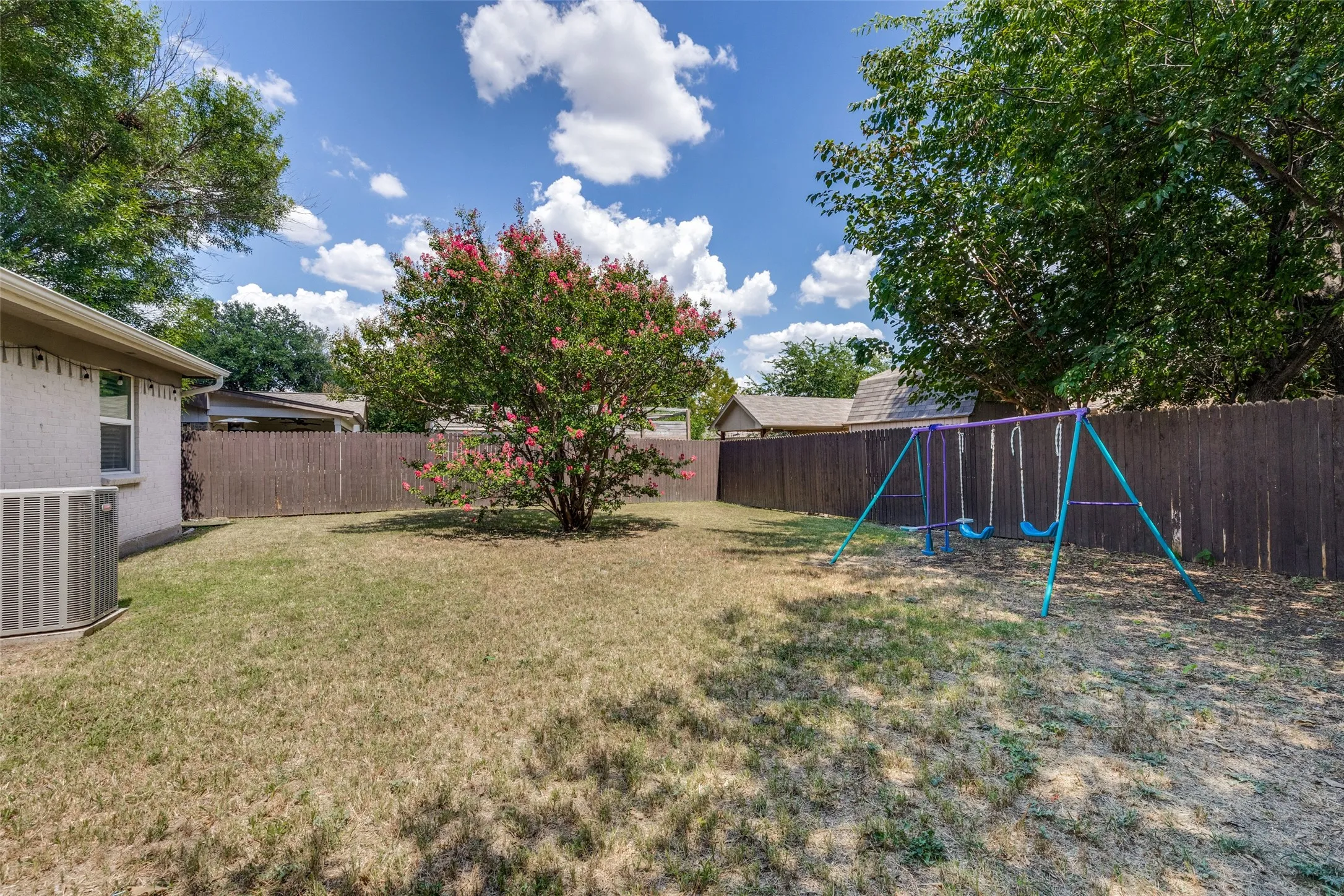 Single Family Residence For Sale in Tarrant County , 625 Park Center Boulevard, Saginaw, Texas 76179, 3 Bedroom, 2 Bathroom, 2 Garage spaces, 1,509 Sqft, built in 1980, mls#21325447, Real Estate Agent in Saginaw, Homes For Sale in Tarrant county, Homes For Sale in Saginaw, Realtor in Saginaw Texas, Real Estate Brokerage Independent Realty Texas, Luminita Cordes Realtor