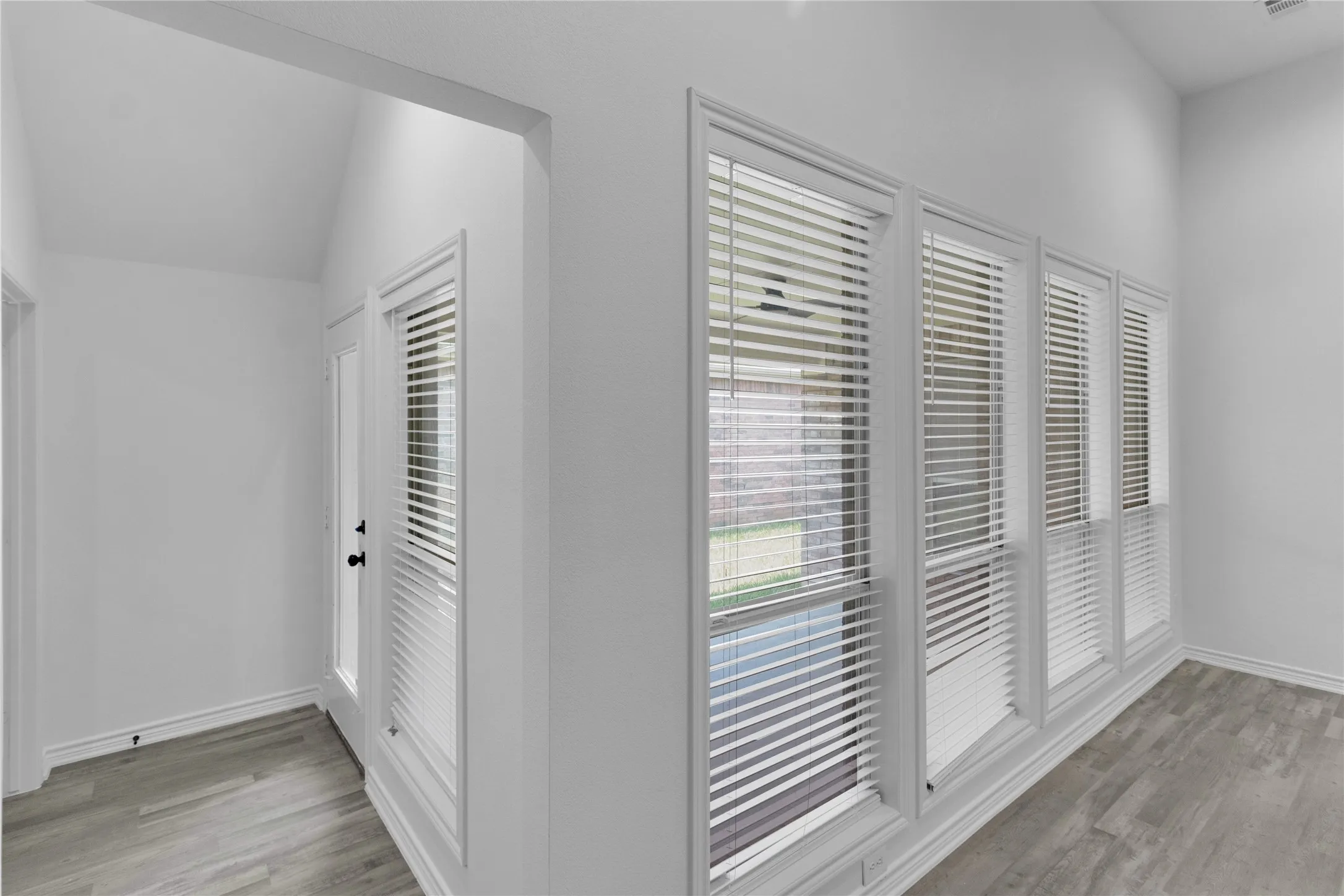 Single Family Residence For Sale in Denton County , 4037 Navarro Way, Frisco, Texas 75034, 3 Bedroom, 2 Bathroom, 2 Garage spaces, 2,084 Sqft, built in 2003, mls#21325334, Real Estate Agent in Frisco, Homes For Sale in Denton county, Homes For Sale in Frisco, Realtor in Frisco Texas, Real Estate Brokerage Independent Realty Texas, Luminita Cordes Realtor