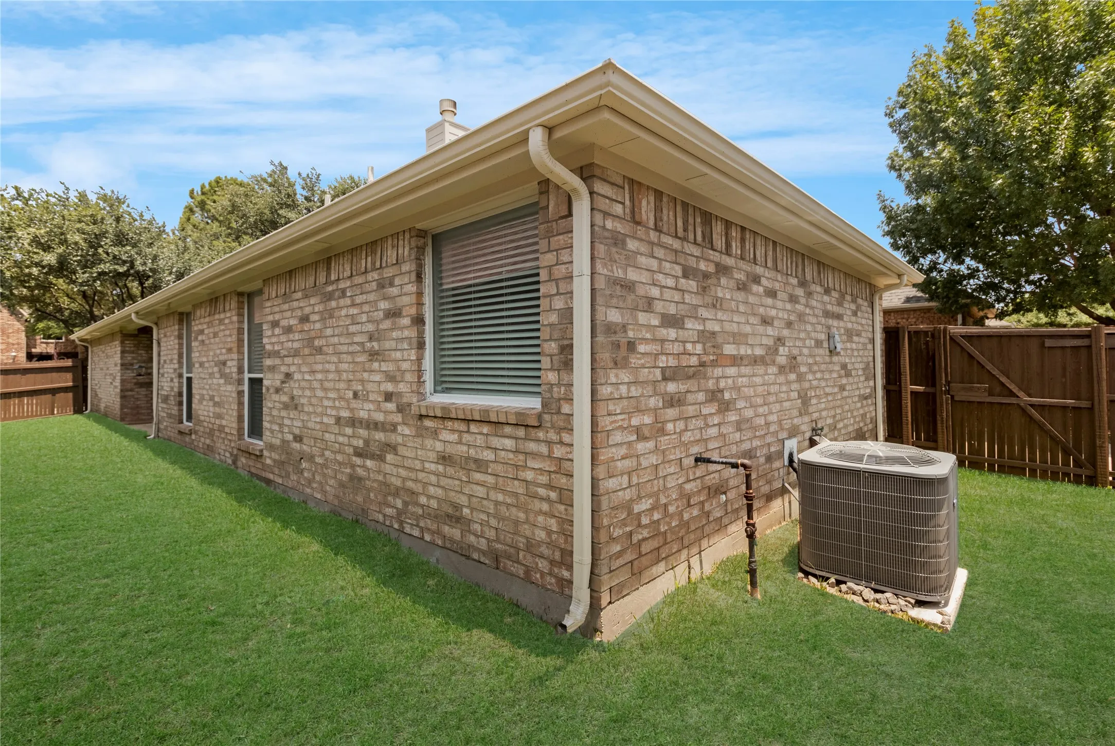 Single Family Residence For Sale in Denton County , 4037 Navarro Way, Frisco, Texas 75034, 3 Bedroom, 2 Bathroom, 2 Garage spaces, 2,084 Sqft, built in 2003, mls#21325334, Real Estate Agent in Frisco, Homes For Sale in Denton county, Homes For Sale in Frisco, Realtor in Frisco Texas, Real Estate Brokerage Independent Realty Texas, Luminita Cordes Realtor