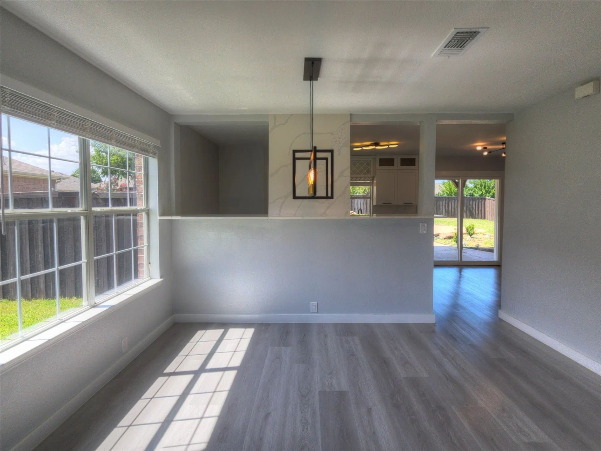 Single Family Residence For Sale in Collin County , 3010 Elderberry Drive, Wylie, Texas 75098, 4 Bedroom, 3 Bathroom, 2 Garage spaces, 2,099 Sqft, built in 2004, mls#21322825, Real Estate Agent in Wylie, Homes For Sale in Collin county, Homes For Sale in Wylie, Realtor in Wylie Texas, Real Estate Brokerage Independent Realty Texas, Luminita Cordes Realtor