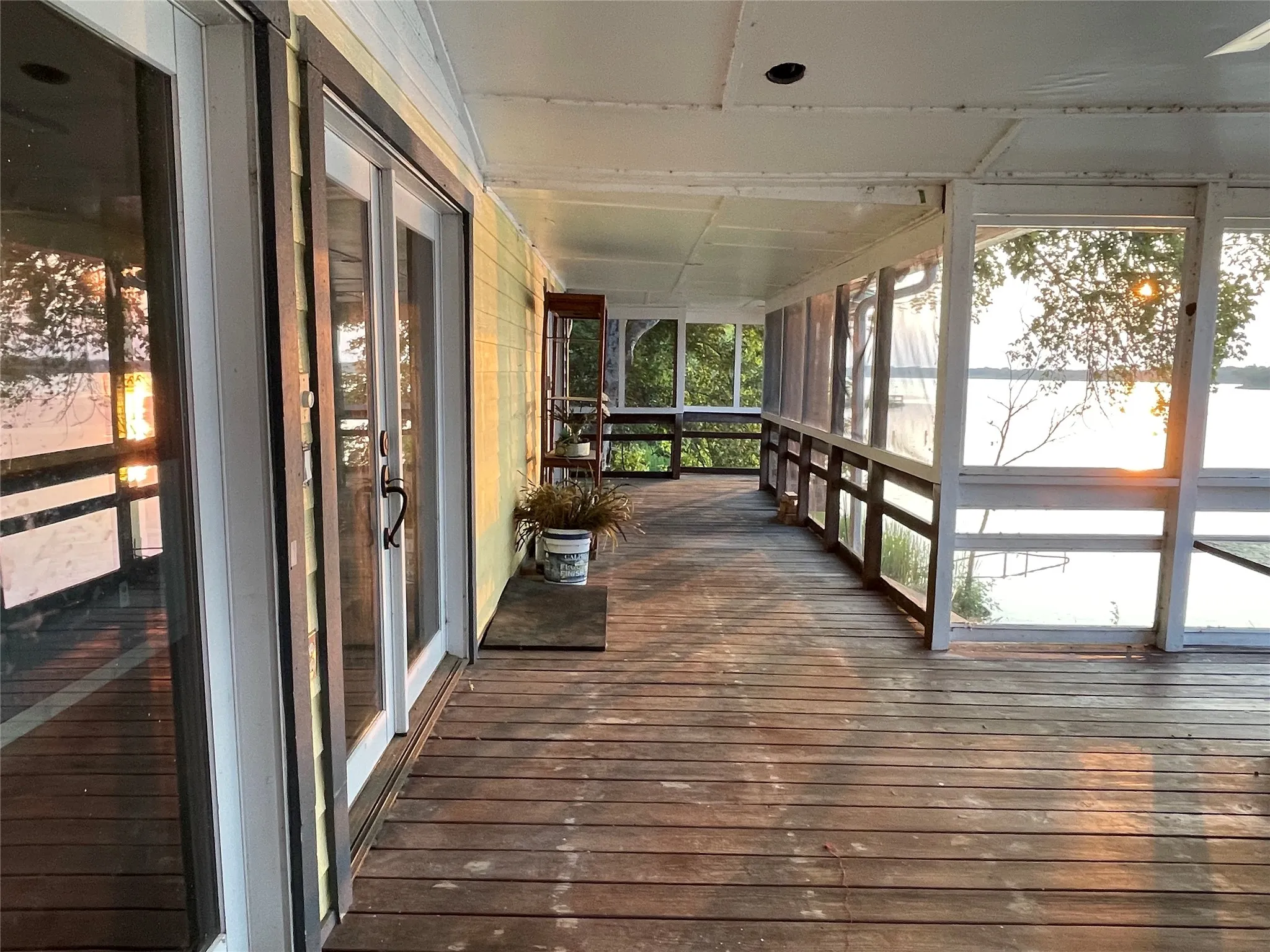 Screened Deck Area