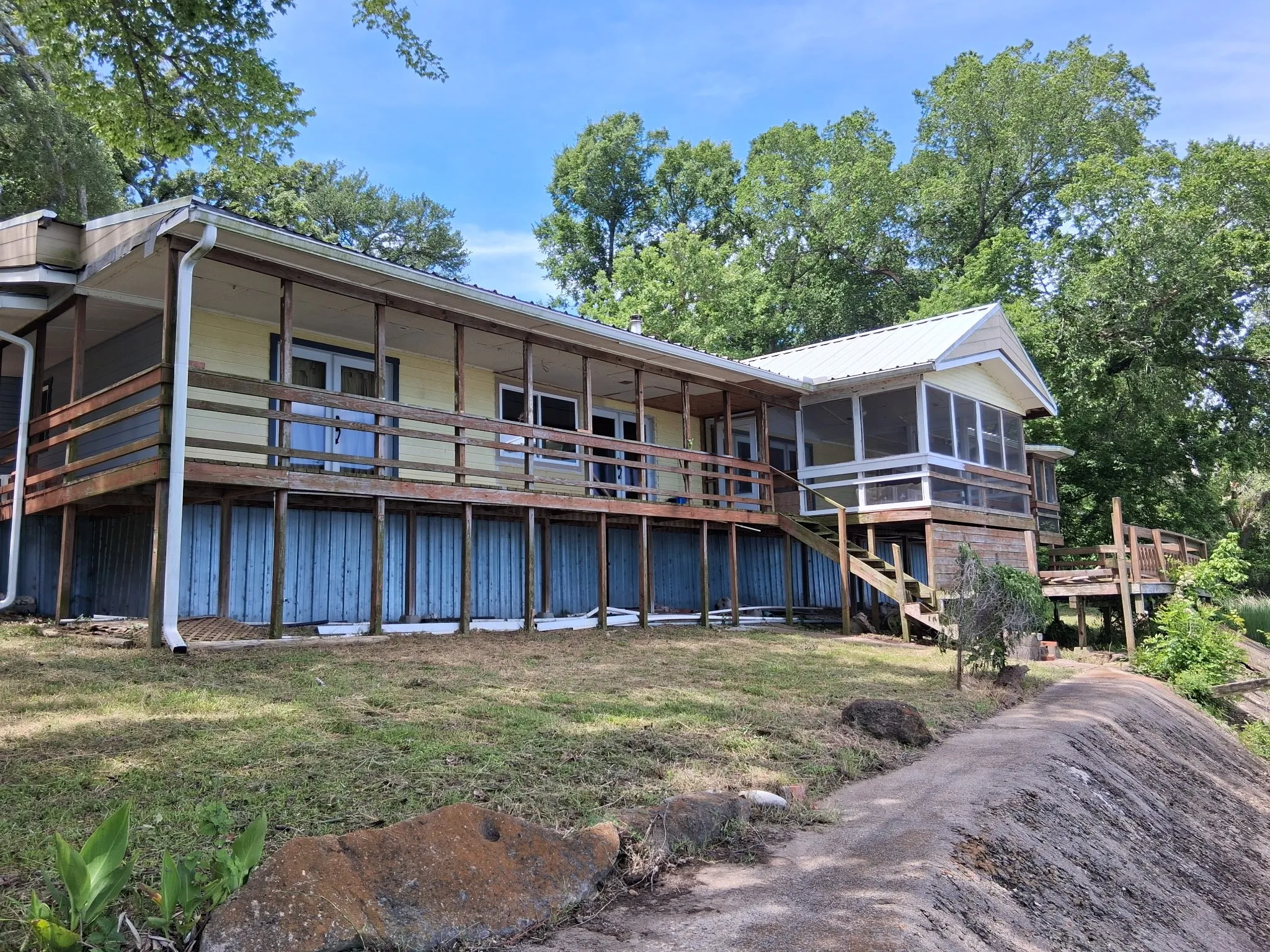Mobile Home For Sale in Limestone County , 346 Lcr Redbud A, Mexia, Texas 76667, 2 Bedroom, 2 Bathroom, Garage spaces, 1,904 Sqft, built in 1985, mls#21325501, Real Estate Agent in Mexia, Homes For Sale in Limestone county, Homes For Sale in Mexia, Realtor in Mexia Texas, Real Estate Brokerage Independent Realty Texas, Luminita Cordes Realtor