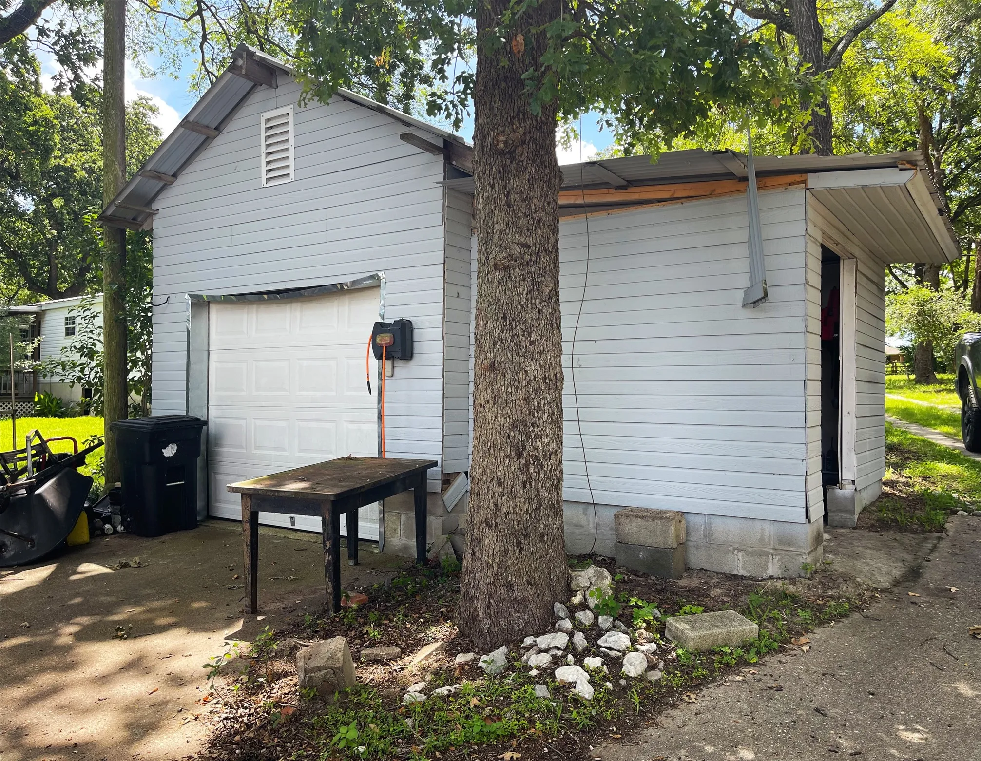 Mobile Home For Sale in Limestone County , 346 Lcr Redbud A, Mexia, Texas 76667, 2 Bedroom, 2 Bathroom, Garage spaces, 1,904 Sqft, built in 1985, mls#21325501, Real Estate Agent in Mexia, Homes For Sale in Limestone county, Homes For Sale in Mexia, Realtor in Mexia Texas, Real Estate Brokerage Independent Realty Texas, Luminita Cordes Realtor