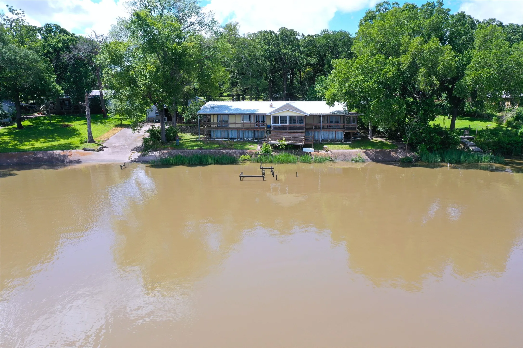 Mobile Home For Sale in Limestone County , 346 Lcr Redbud A, Mexia, Texas 76667, 2 Bedroom, 2 Bathroom, Garage spaces, 1,904 Sqft, built in 1985, mls#21325501, Real Estate Agent in Mexia, Homes For Sale in Limestone county, Homes For Sale in Mexia, Realtor in Mexia Texas, Real Estate Brokerage Independent Realty Texas, Luminita Cordes Realtor