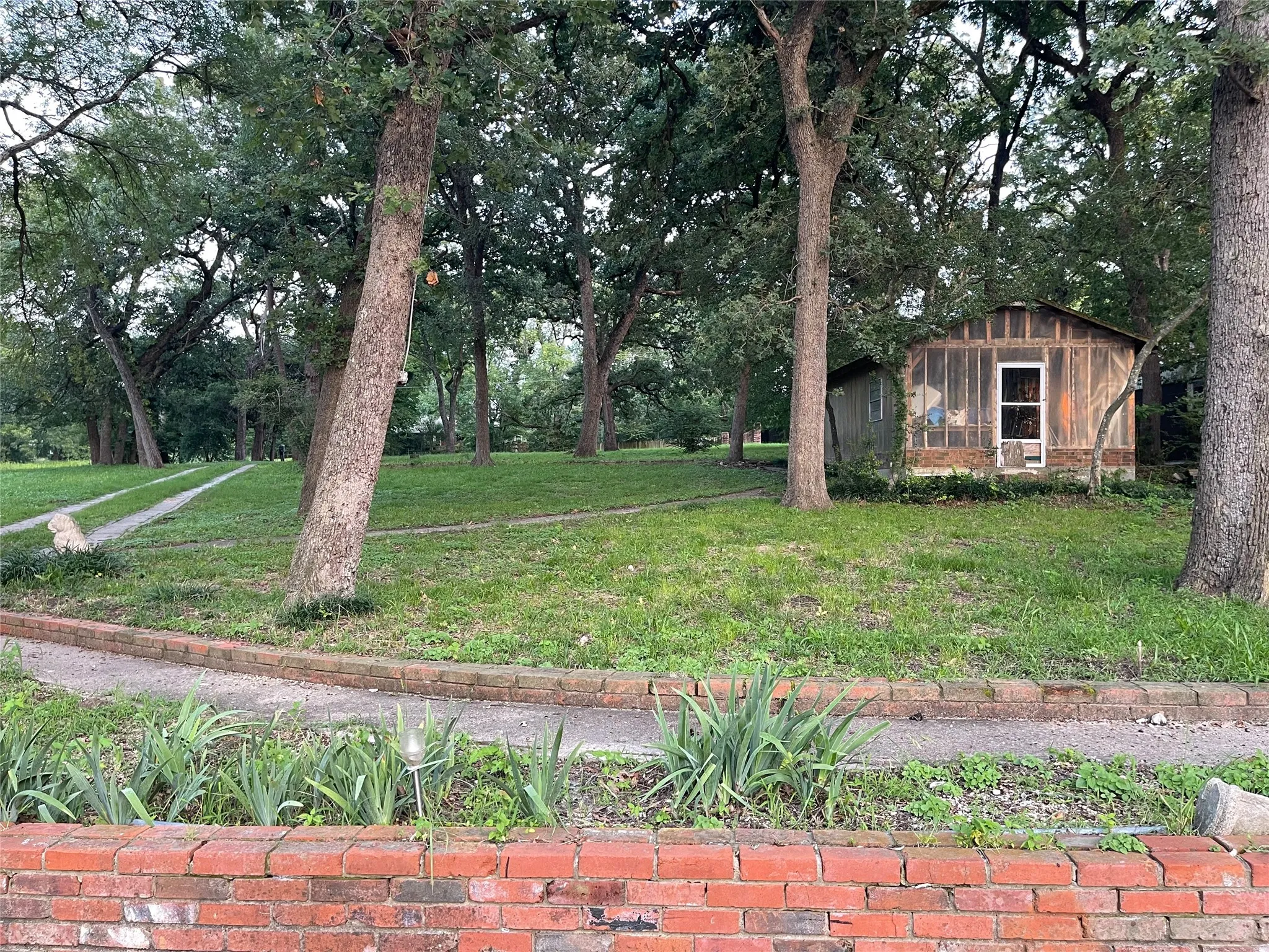 Mobile Home For Sale in Limestone County , 346 Lcr Redbud A, Mexia, Texas 76667, 2 Bedroom, 2 Bathroom, Garage spaces, 1,904 Sqft, built in 1985, mls#21325501, Real Estate Agent in Mexia, Homes For Sale in Limestone county, Homes For Sale in Mexia, Realtor in Mexia Texas, Real Estate Brokerage Independent Realty Texas, Luminita Cordes Realtor