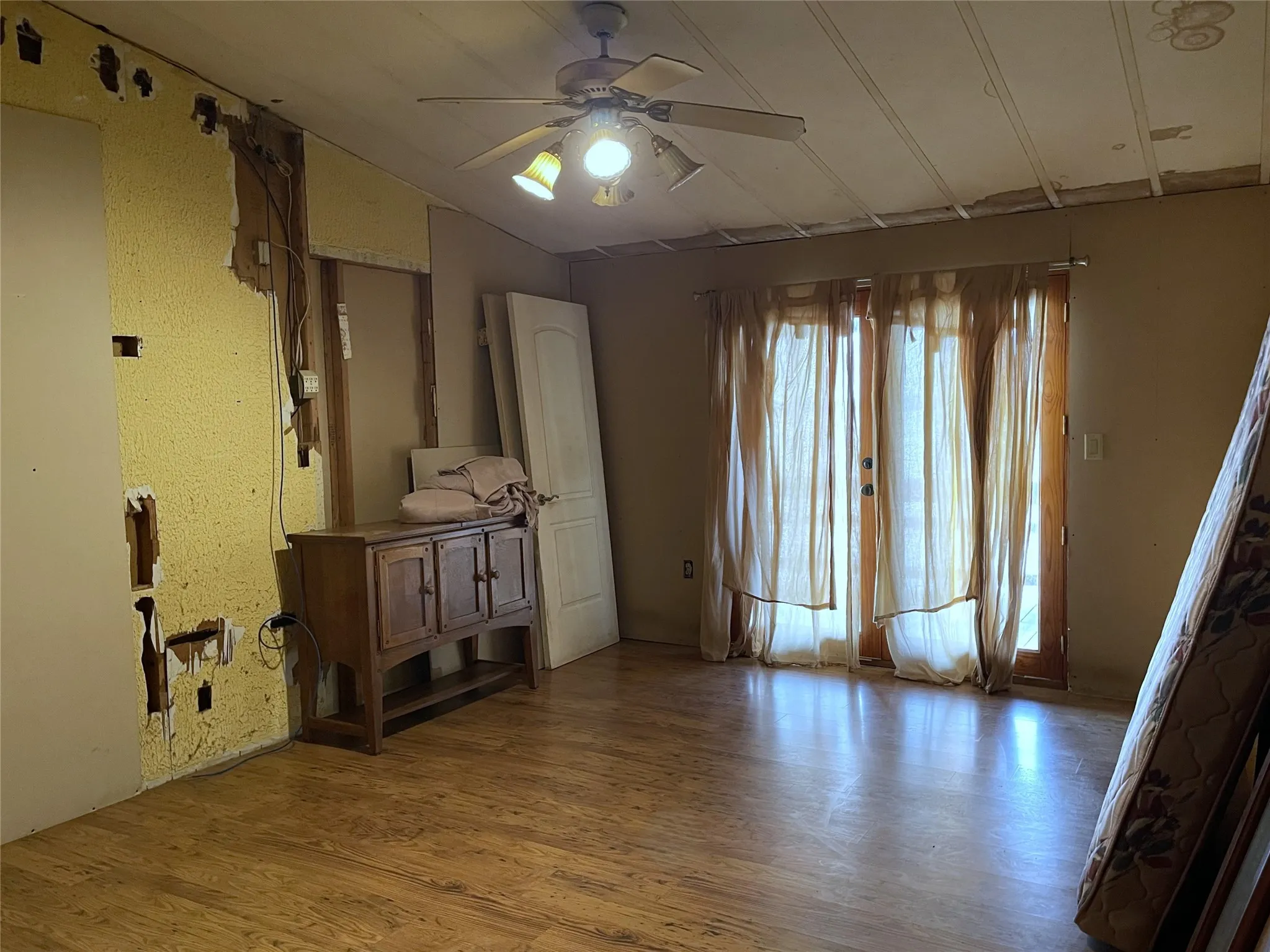 Mobile Home For Sale in Limestone County , 346 Lcr Redbud A, Mexia, Texas 76667, 2 Bedroom, 2 Bathroom, Garage spaces, 1,904 Sqft, built in 1985, mls#21325501, Real Estate Agent in Mexia, Homes For Sale in Limestone county, Homes For Sale in Mexia, Realtor in Mexia Texas, Real Estate Brokerage Independent Realty Texas, Luminita Cordes Realtor
