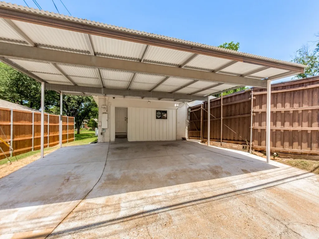 Single Family Residence For Sale in Dallas County , 8434 Bellingham Drive, Dallas, Texas 75228, 5 Bedroom, 3 Bathroom, Garage spaces, 2,395 Sqft, built in 1964, mls#21325438, Real Estate Agent in Dallas, Homes For Sale in Dallas county, Homes For Sale in Dallas, Realtor in Dallas Texas, Real Estate Brokerage Independent Realty Texas, Luminita Cordes Realtor