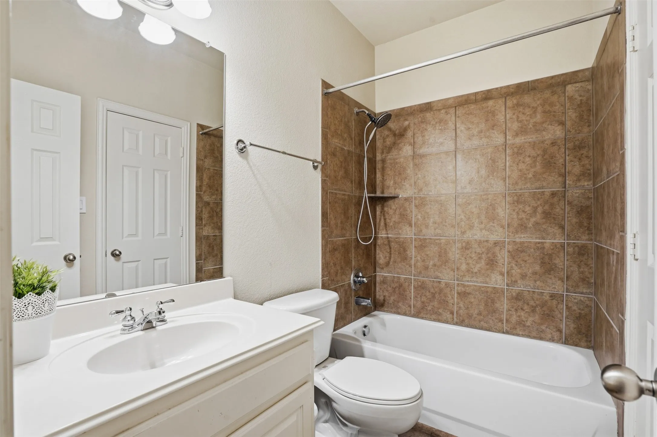 Single Family Residence For Rent in Collin County , 2013 Chessington Lane, Mc Kinney, Texas 75072, 5 Bedrooms, 4 Bathrooms, 3 Garage spaces, 3,858 Sqft, built in 2003, Price $4,000, mls#21324422, Real Estate Agent in Mc Kinney, Homes For Rent in Collin county, Homes For Rent in Mc Kinney, Realtor in Mc Kinney Texas, Real Estate Brokerage Independent Realty Texas, Luminita Cordes Realtor