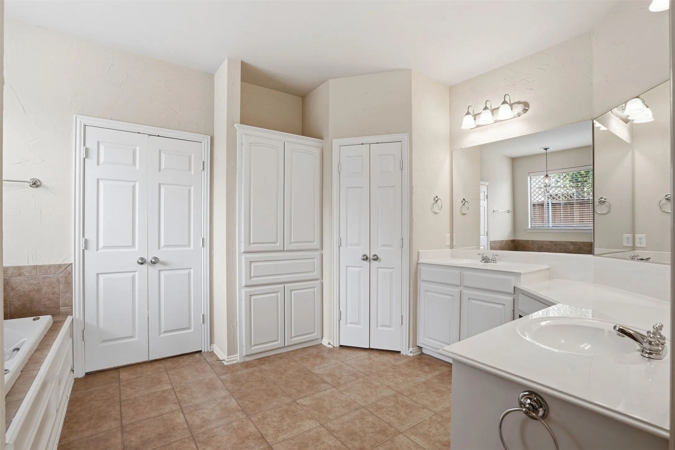 Single Family Residence For Rent in Collin County , 2013 Chessington Lane, Mc Kinney, Texas 75072, 5 Bedrooms, 4 Bathrooms, 3 Garage spaces, 3,858 Sqft, built in 2003, Price $4,000, mls#21324422, Real Estate Agent in Mc Kinney, Homes For Rent in Collin county, Homes For Rent in Mc Kinney, Realtor in Mc Kinney Texas, Real Estate Brokerage Independent Realty Texas, Luminita Cordes Realtor