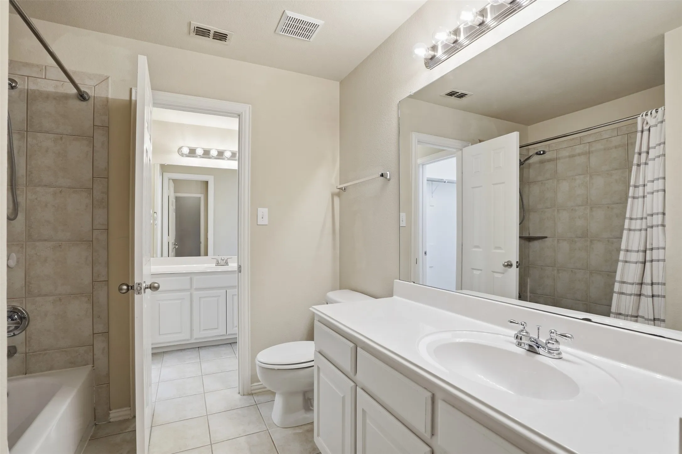 Single Family Residence For Rent in Collin County , 2013 Chessington Lane, Mc Kinney, Texas 75072, 5 Bedrooms, 4 Bathrooms, 3 Garage spaces, 3,858 Sqft, built in 2003, Price $4,000, mls#21324422, Real Estate Agent in Mc Kinney, Homes For Rent in Collin county, Homes For Rent in Mc Kinney, Realtor in Mc Kinney Texas, Real Estate Brokerage Independent Realty Texas, Luminita Cordes Realtor