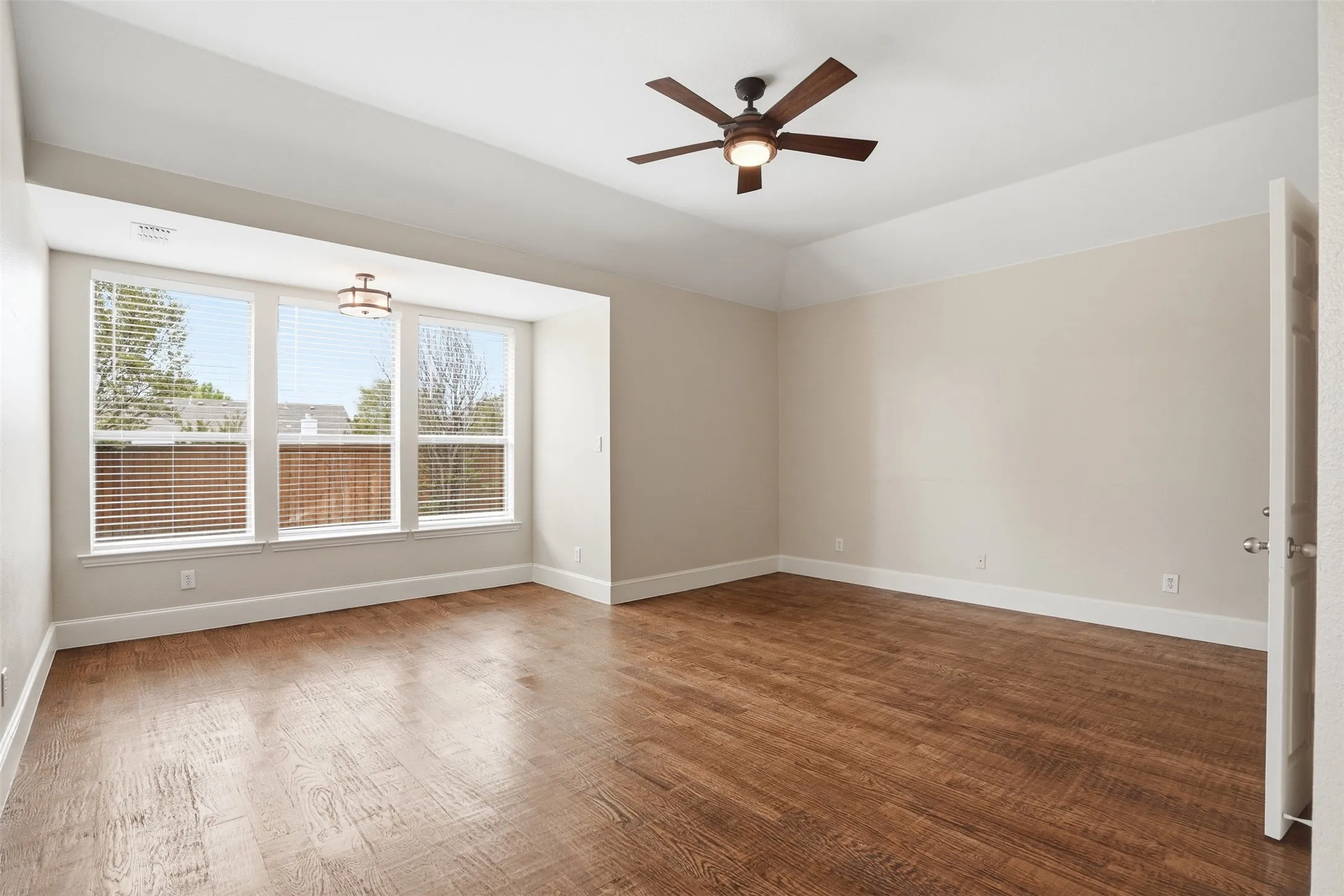Single Family Residence For Rent in Collin County , 2013 Chessington Lane, Mc Kinney, Texas 75072, 5 Bedrooms, 4 Bathrooms, 3 Garage spaces, 3,858 Sqft, built in 2003, Price $4,000, mls#21324422, Real Estate Agent in Mc Kinney, Homes For Rent in Collin county, Homes For Rent in Mc Kinney, Realtor in Mc Kinney Texas, Real Estate Brokerage Independent Realty Texas, Luminita Cordes Realtor