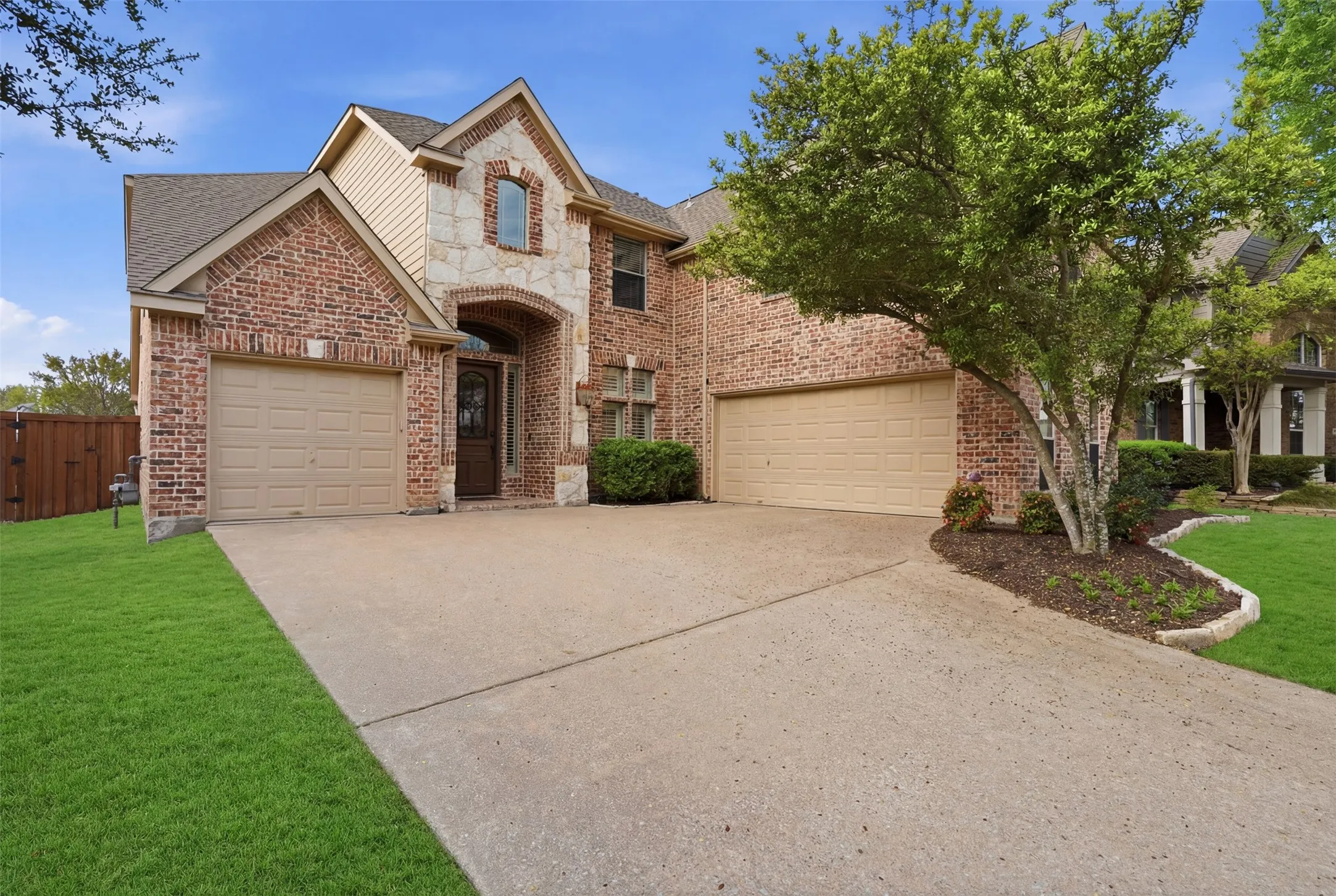 Single Family Residence For Rent in Collin County , 2013 Chessington Lane, Mc Kinney, Texas 75072, 5 Bedrooms, 4 Bathrooms, 3 Garage spaces, 3,858 Sqft, built in 2003, Price $4,000, mls#21324422, Real Estate Agent in Mc Kinney, Homes For Rent in Collin county, Homes For Rent in Mc Kinney, Realtor in Mc Kinney Texas, Real Estate Brokerage Independent Realty Texas, Luminita Cordes Realtor