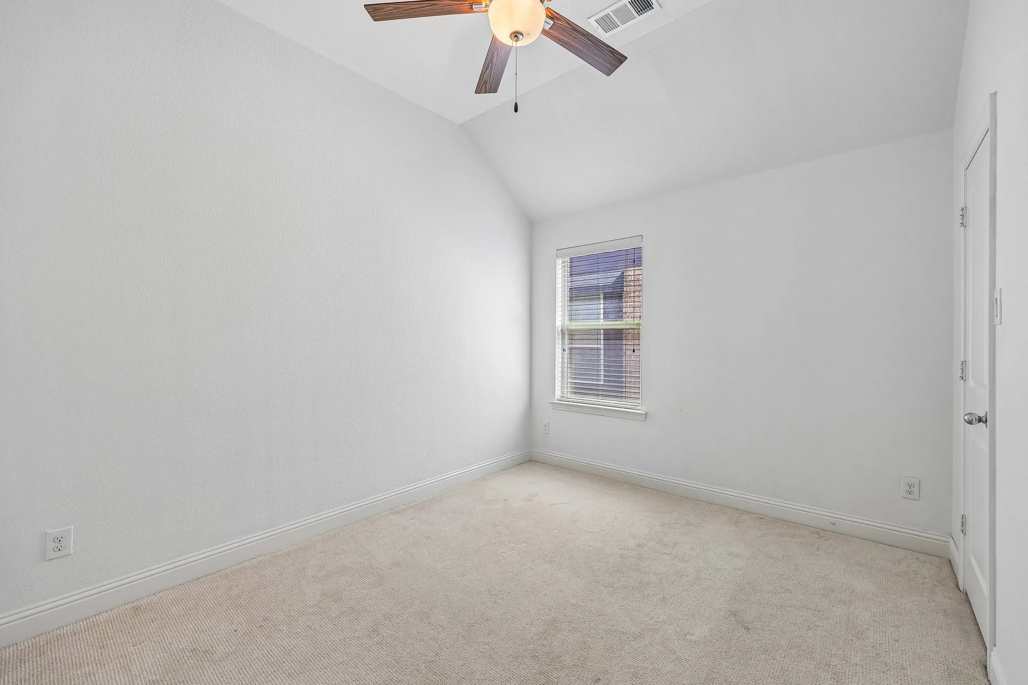 Single Family Residence For Rent in Denton County , 808 Parkland Drive, Little Elm, Texas 76227, 4 Bedroom, 3 Bathroom, 2 Garage spaces, 2,245 Sqft, built in 2017, mls#21325689, Real Estate Agent in Little Elm, Homes For Rent in Denton county, Homes For Rent in Little Elm, Realtor in Little Elm Texas, Real Estate Brokerage Independent Realty Texas, Luminita Cordes Realtor