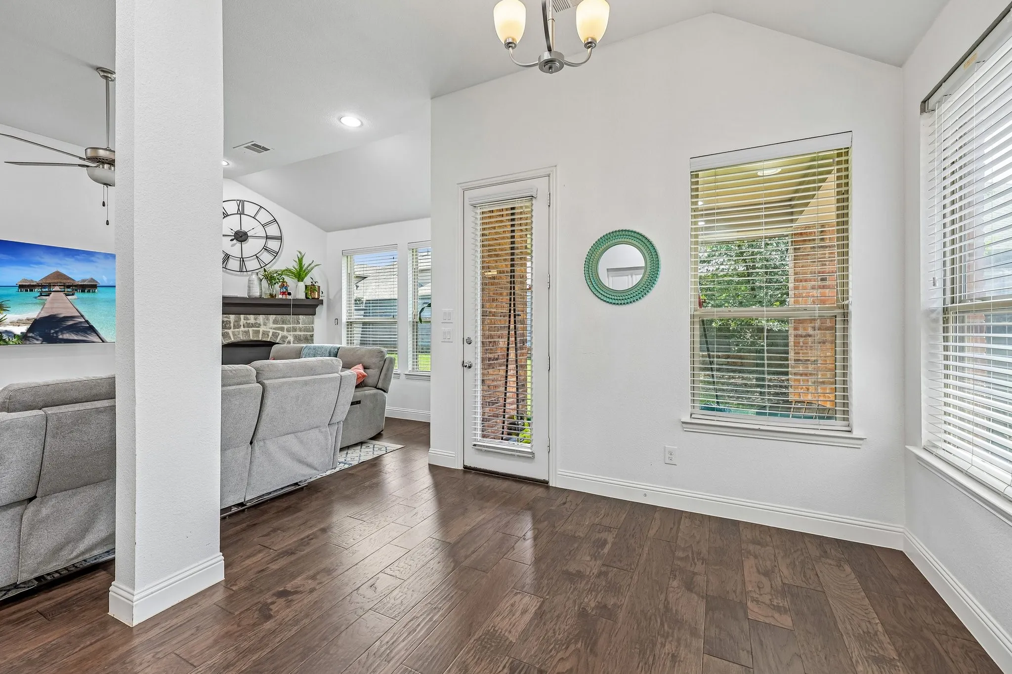 Single Family Residence For Rent in Denton County , 808 Parkland Drive, Little Elm, Texas 76227, 4 Bedroom, 3 Bathroom, 2 Garage spaces, 2,245 Sqft, built in 2017, mls#21325689, Real Estate Agent in Little Elm, Homes For Rent in Denton county, Homes For Rent in Little Elm, Realtor in Little Elm Texas, Real Estate Brokerage Independent Realty Texas, Luminita Cordes Realtor