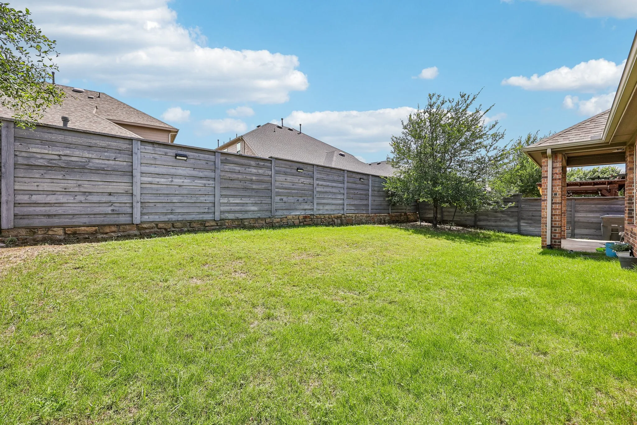 Single Family Residence For Rent in Denton County , 808 Parkland Drive, Little Elm, Texas 76227, 4 Bedroom, 3 Bathroom, 2 Garage spaces, 2,245 Sqft, built in 2017, mls#21325689, Real Estate Agent in Little Elm, Homes For Rent in Denton county, Homes For Rent in Little Elm, Realtor in Little Elm Texas, Real Estate Brokerage Independent Realty Texas, Luminita Cordes Realtor