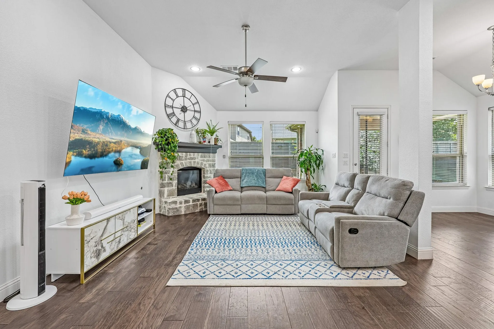 Single Family Residence For Rent in Denton County , 808 Parkland Drive, Little Elm, Texas 76227, 4 Bedroom, 3 Bathroom, 2 Garage spaces, 2,245 Sqft, built in 2017, mls#21325689, Real Estate Agent in Little Elm, Homes For Rent in Denton county, Homes For Rent in Little Elm, Realtor in Little Elm Texas, Real Estate Brokerage Independent Realty Texas, Luminita Cordes Realtor