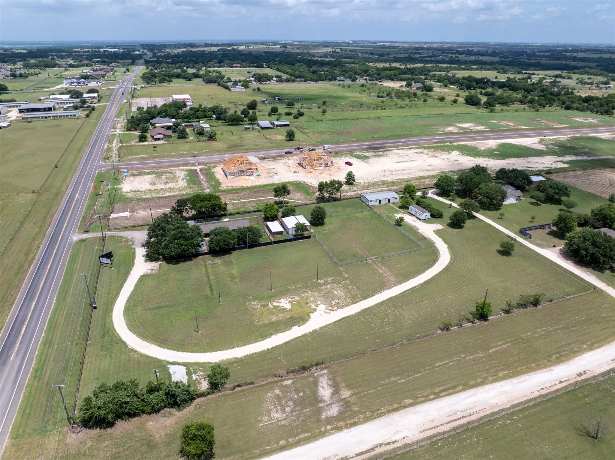 Single Family Residence For Sale in Mc Lennan County , 5327 Old Lorena Road, Lorena, Texas 76655, 2 Bedroom, 1 Bathroom, 2 Garage spaces, 1,600 Sqft, built in 2004, mls#21318855, Real Estate Agent in Lorena, Homes For Sale in Mc Lennan county, Homes For Sale in Lorena, Realtor in Lorena Texas, Real Estate Brokerage Independent Realty Texas, Luminita Cordes Realtor