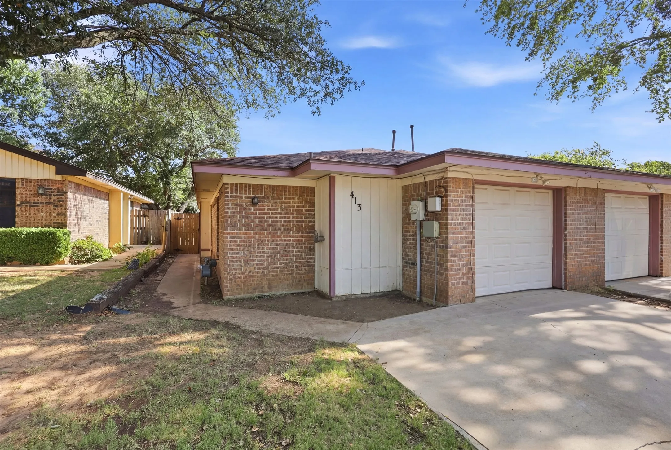 Duplex For Sale in Denton County , 413 & 409 Gabe Court, Denton, Texas 76207, 6 Bedroom, 4 Bathroom, 1 Garage spaces, 0 Sqft, built in 1983, mls#21319732, Real Estate Agent in Denton, Homes For Sale in Denton county, Homes For Sale in Denton, Realtor in Denton Texas, Real Estate Brokerage Independent Realty Texas, Luminita Cordes Realtor