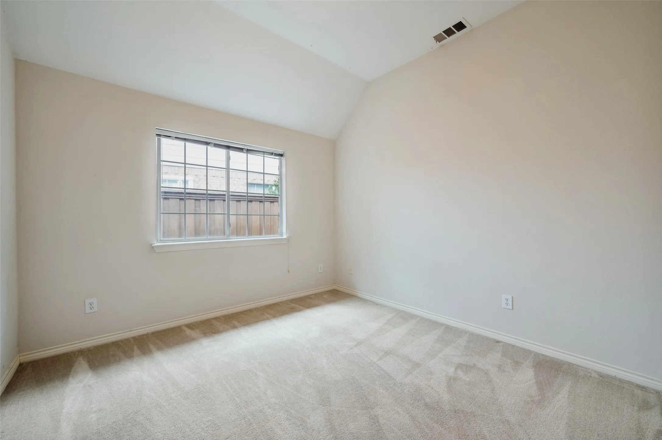 Third secondary bedroom.