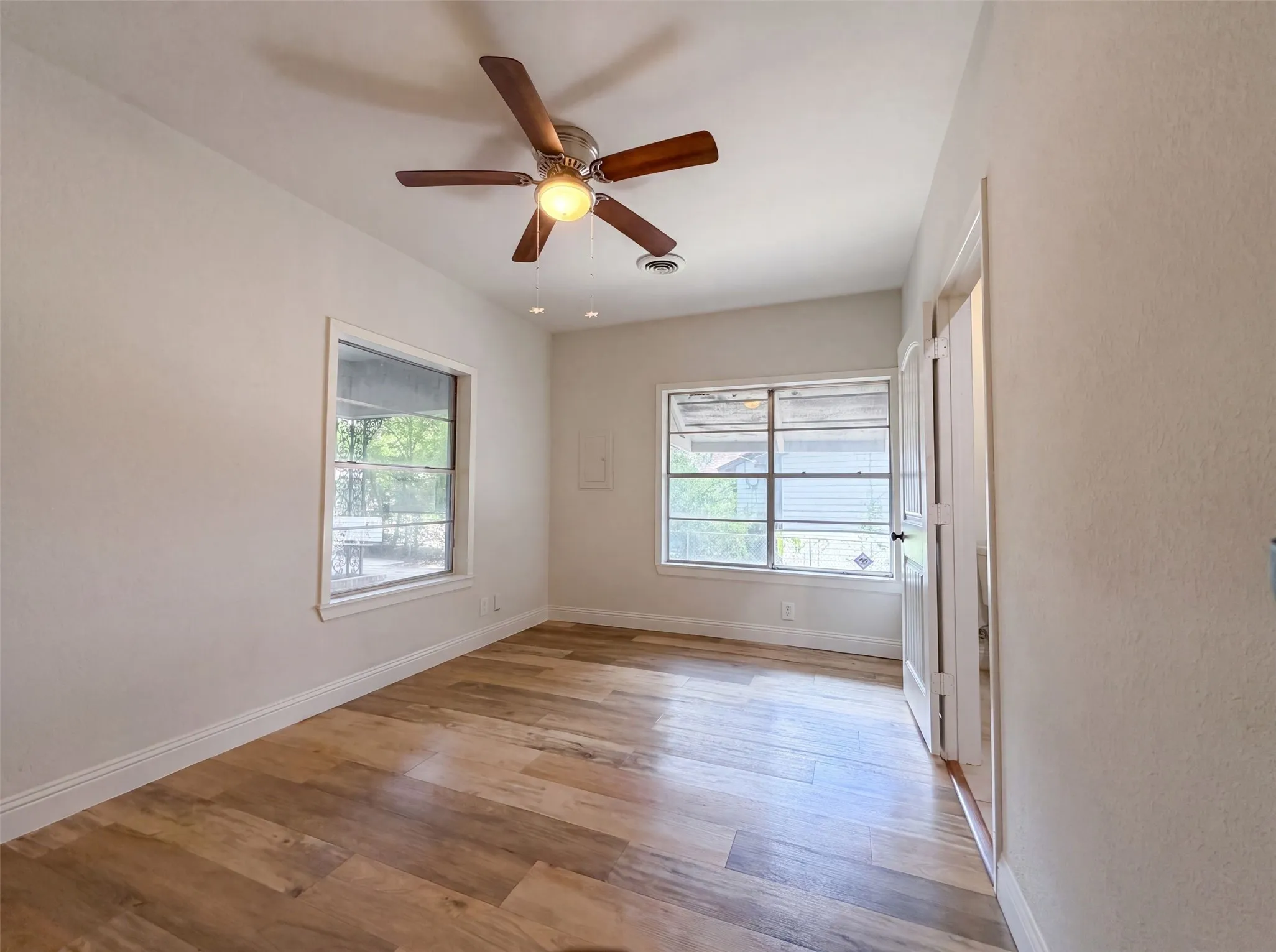 Single Family Residence For Sale in Tarrant County , 5124 Norma Street, Fort Worth, Texas 76112, 3 Bedroom, 2 Bathroom, 2 Garage spaces, 1,198 Sqft, built in 1938, mls#21325701, Real Estate Agent in Fort Worth, Homes For Sale in Tarrant county, Homes For Sale in Fort Worth, Realtor in Fort Worth Texas, Real Estate Brokerage Independent Realty Texas, Luminita Cordes Realtor