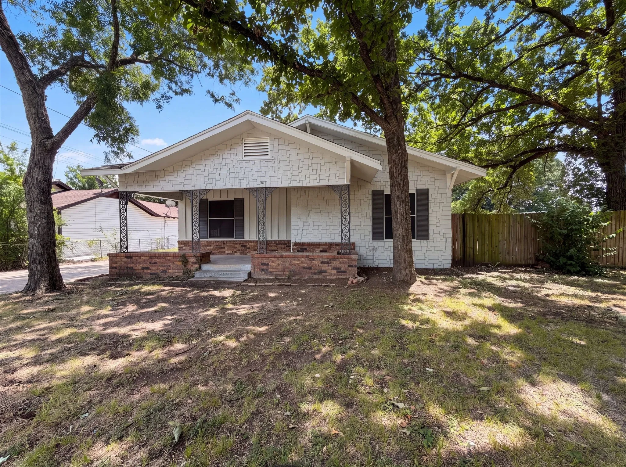 Single Family Residence For Sale in Tarrant County , 5124 Norma Street, Fort Worth, Texas 76112, 3 Bedroom, 2 Bathroom, 2 Garage spaces, 1,198 Sqft, built in 1938, mls#21325701, Real Estate Agent in Fort Worth, Homes For Sale in Tarrant county, Homes For Sale in Fort Worth, Realtor in Fort Worth Texas, Real Estate Brokerage Independent Realty Texas, Luminita Cordes Realtor