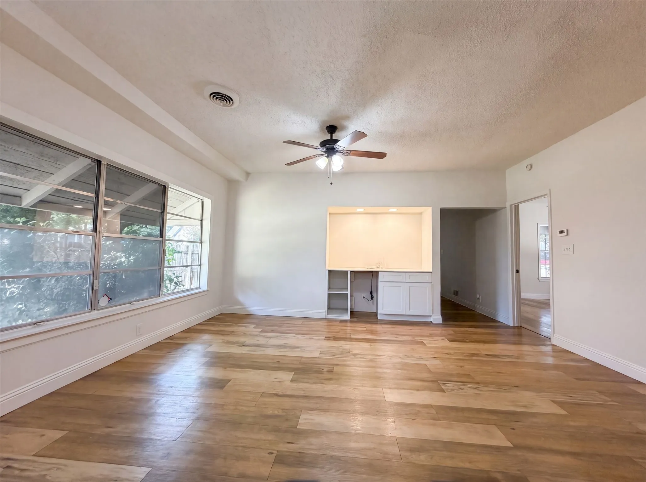 Single Family Residence For Sale in Tarrant County , 5124 Norma Street, Fort Worth, Texas 76112, 3 Bedroom, 2 Bathroom, 2 Garage spaces, 1,198 Sqft, built in 1938, mls#21325701, Real Estate Agent in Fort Worth, Homes For Sale in Tarrant county, Homes For Sale in Fort Worth, Realtor in Fort Worth Texas, Real Estate Brokerage Independent Realty Texas, Luminita Cordes Realtor