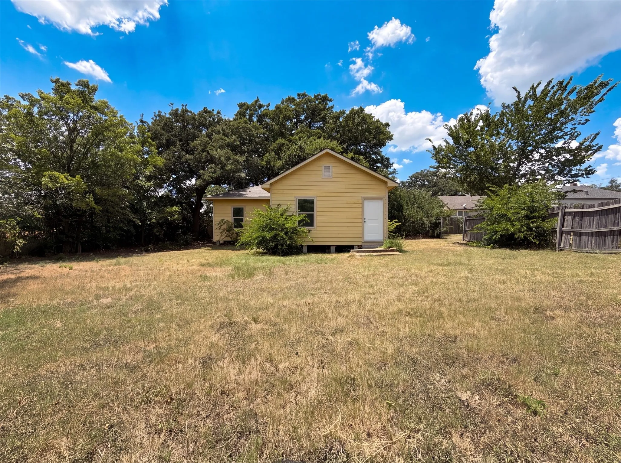 Single Family Residence For Sale in Tarrant County , 5124 Norma Street, Fort Worth, Texas 76112, 3 Bedroom, 2 Bathroom, 2 Garage spaces, 1,198 Sqft, built in 1938, mls#21325701, Real Estate Agent in Fort Worth, Homes For Sale in Tarrant county, Homes For Sale in Fort Worth, Realtor in Fort Worth Texas, Real Estate Brokerage Independent Realty Texas, Luminita Cordes Realtor
